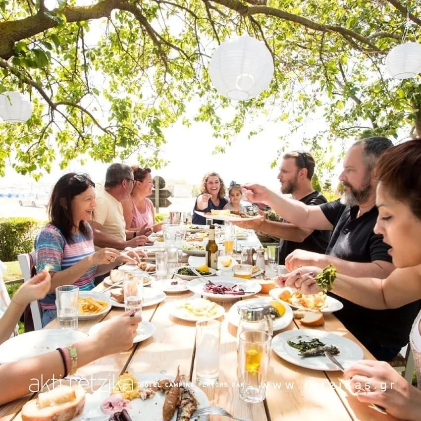 Restaurant/places to eat in Akti Retzika