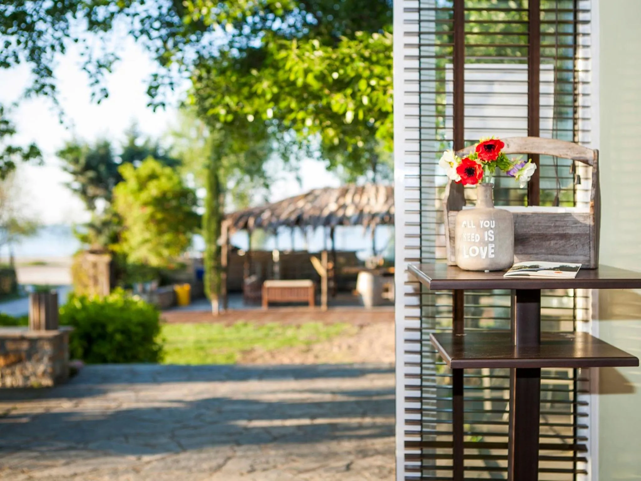 Property building in Akti Retzika