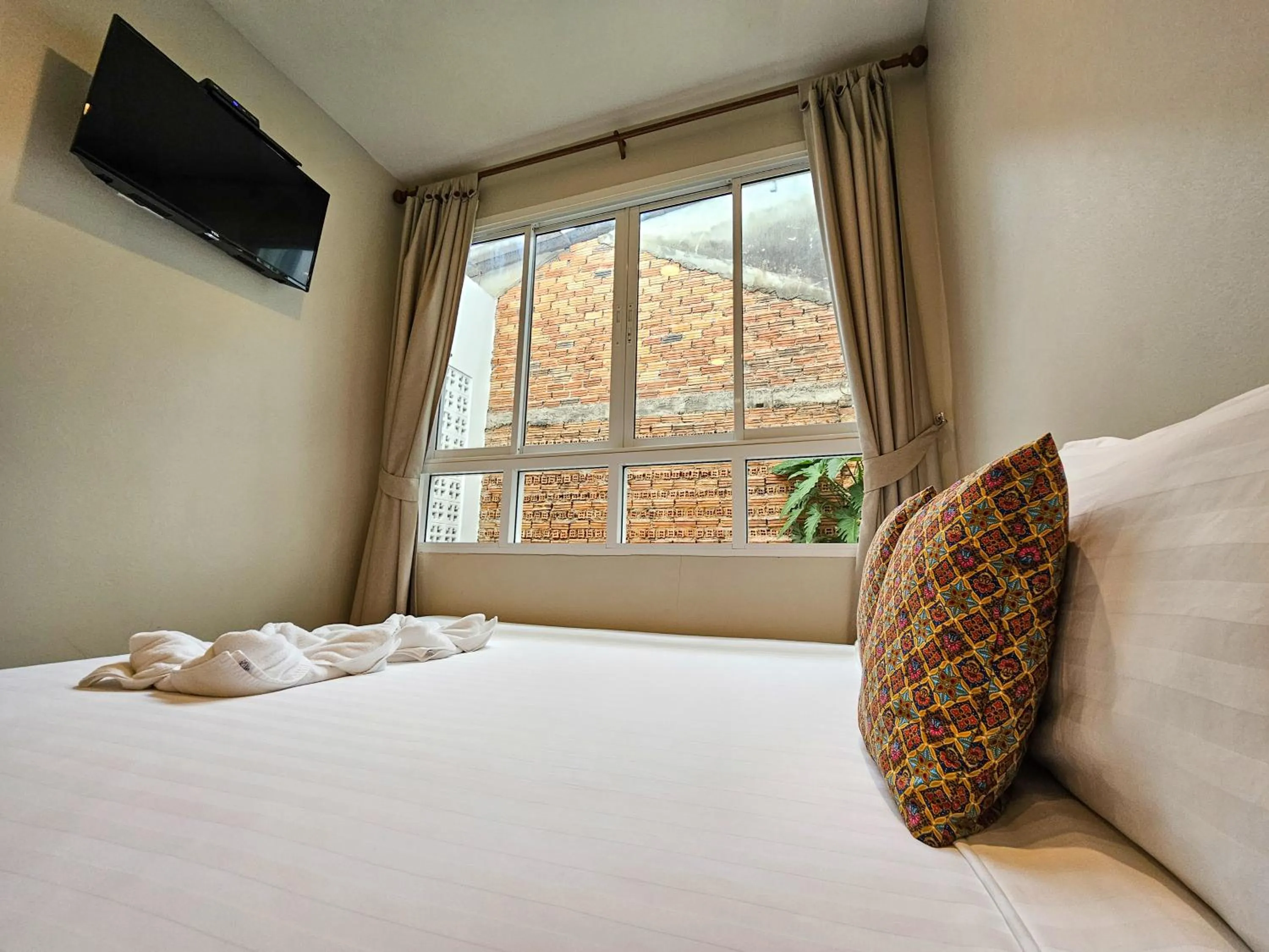 Bed in A Day inn Ranong Hostel