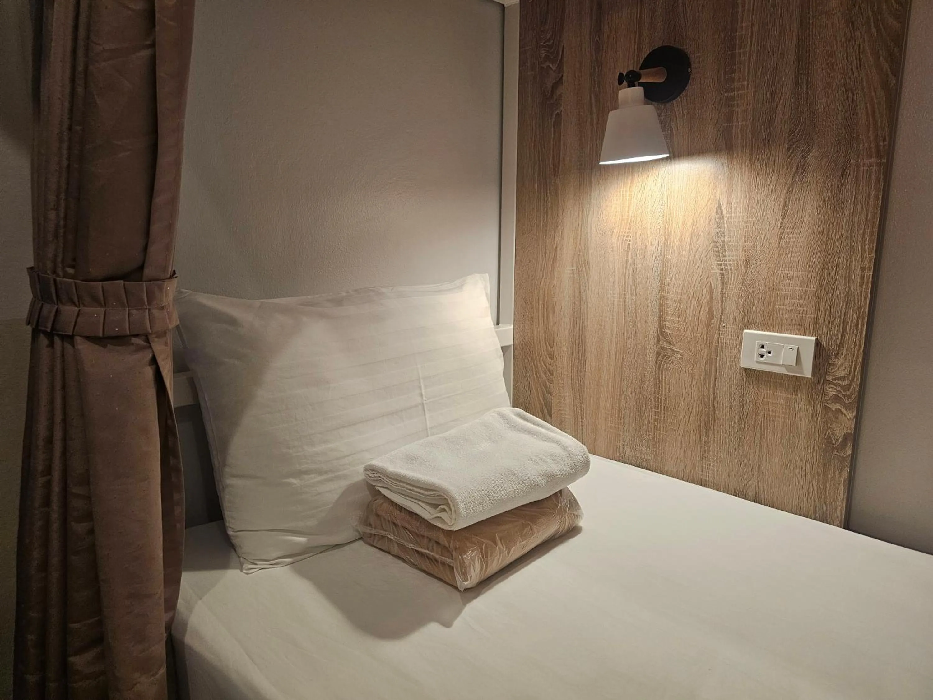 Bed in A Day inn Ranong Hostel