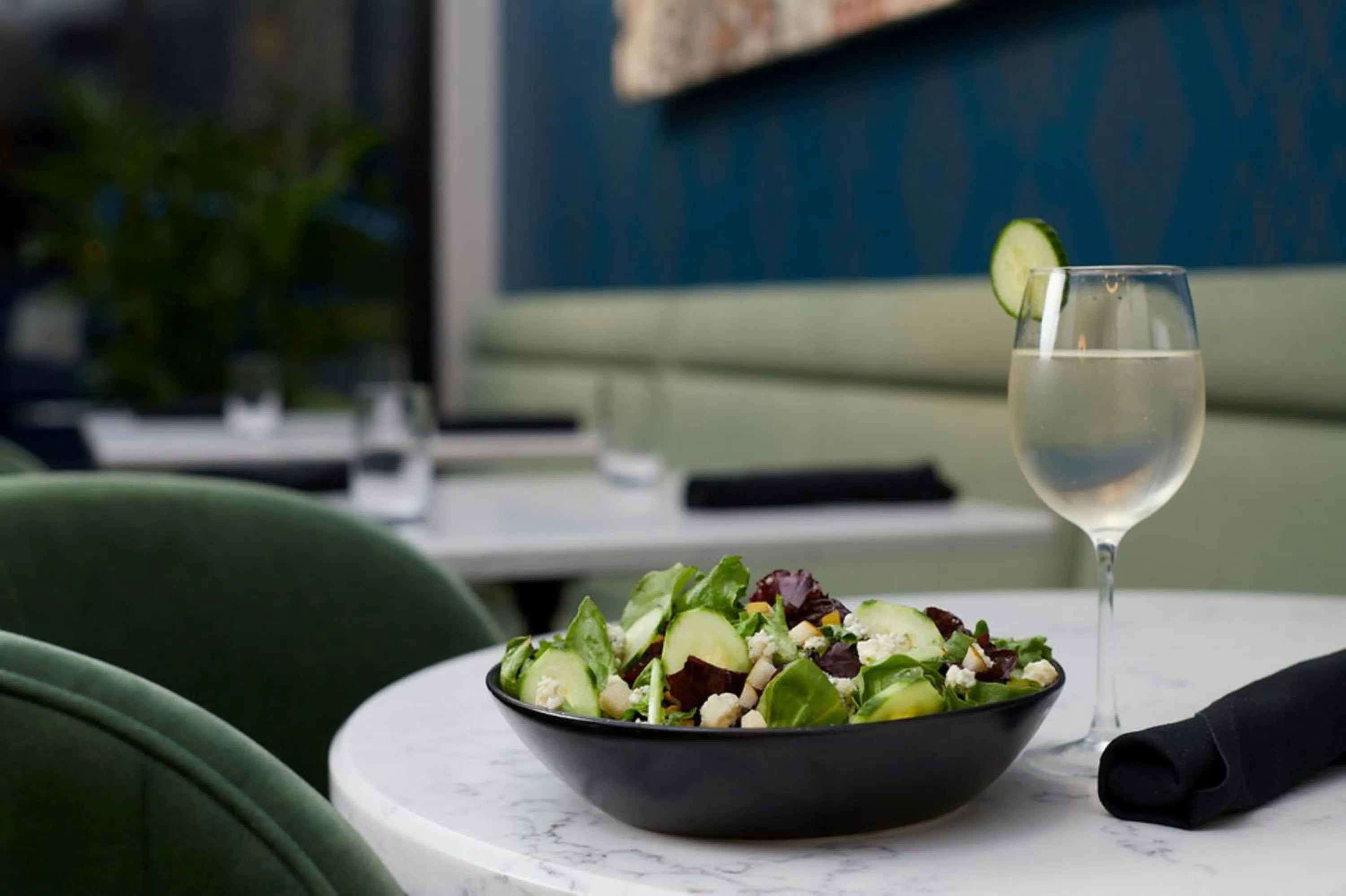 Food and drinks in Angad Arts Hotel St Louis, Tapestry Collection by Hilton