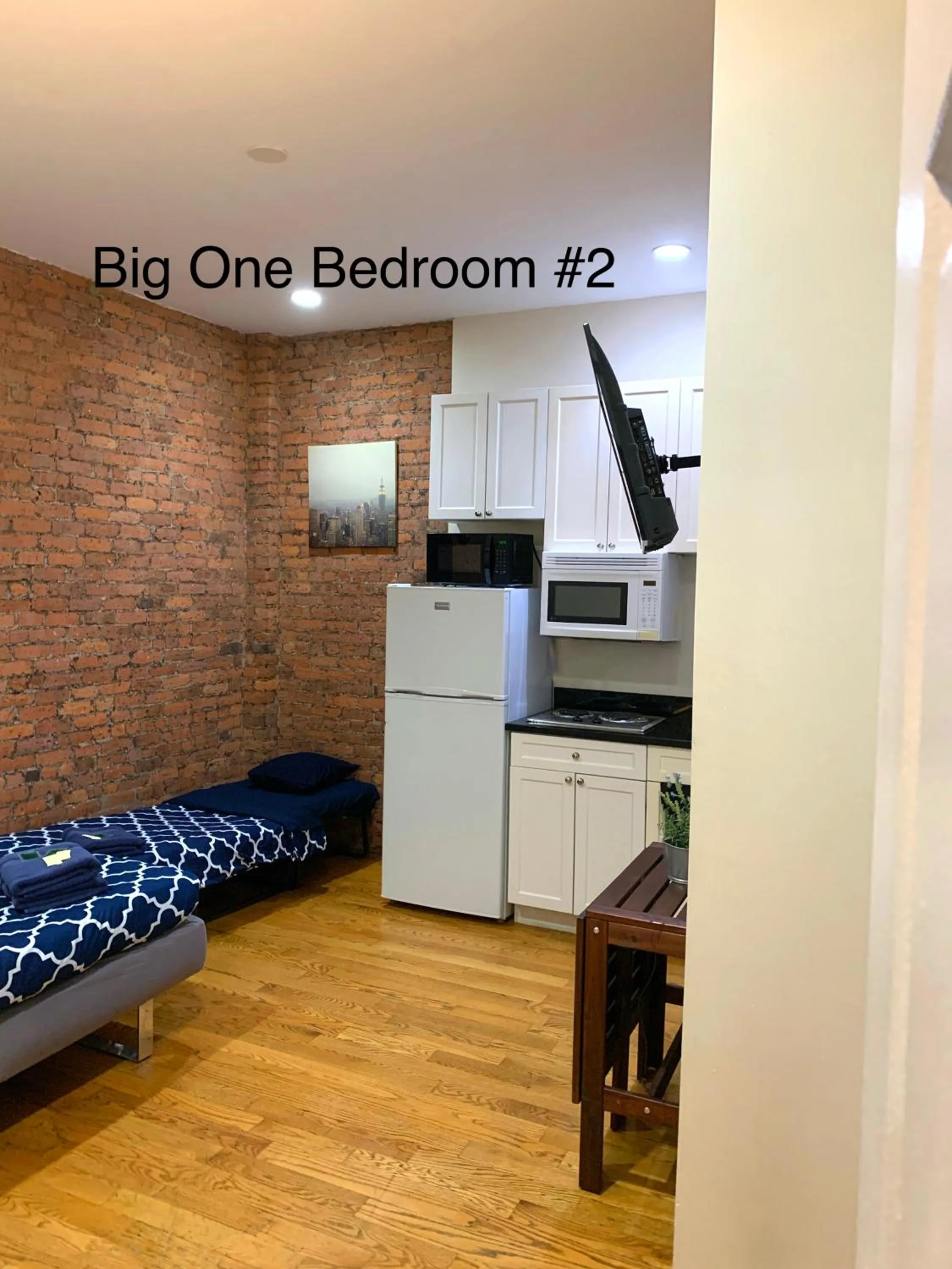 Kitchen or kitchenette, Bed in NYC Empire Apartments