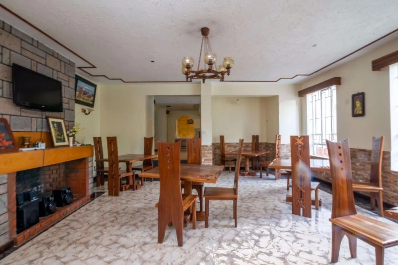 Restaurant/places to eat in Hotel Troy