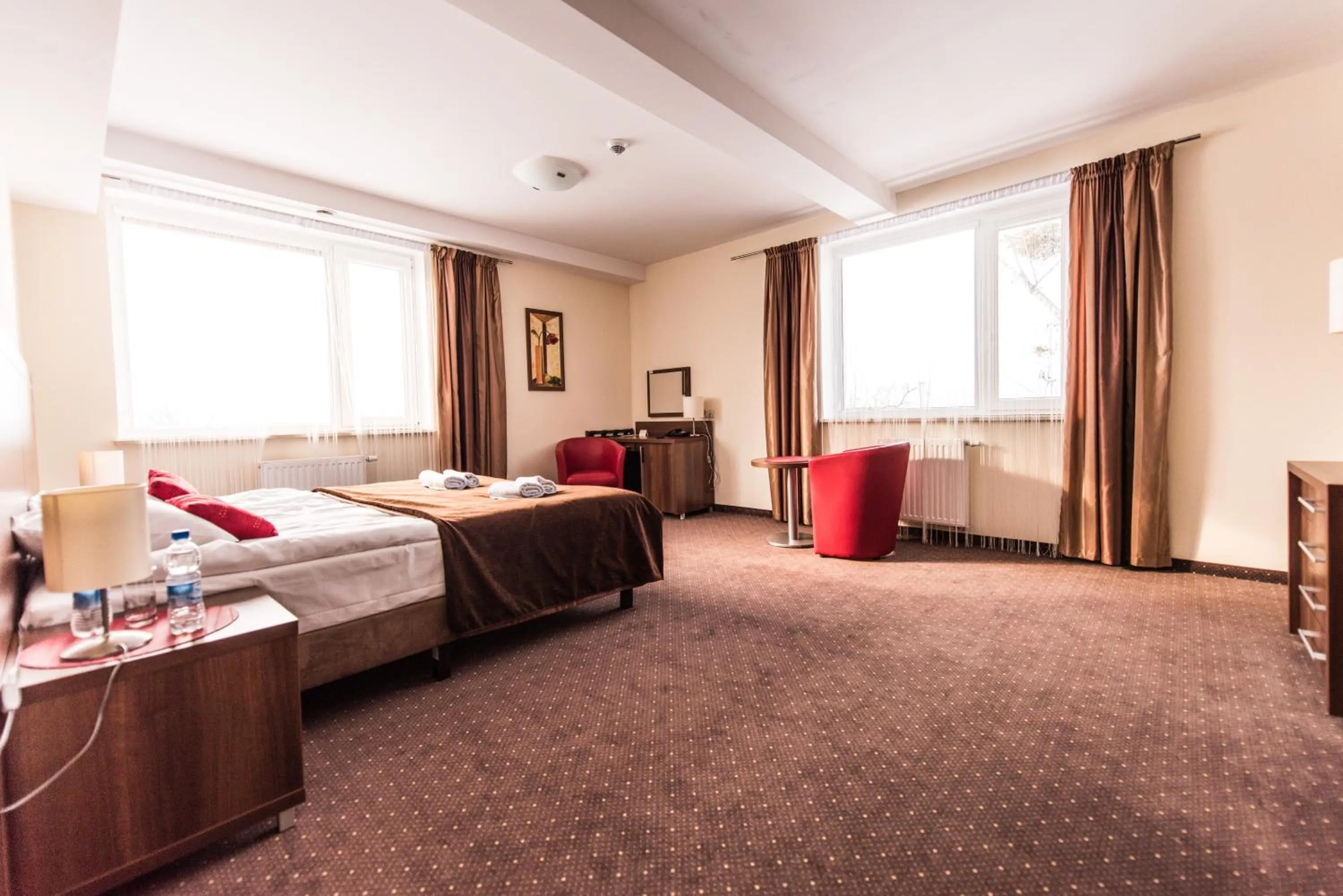 Photo of the whole room, Bed in Hotel Austeria Conference & Spa