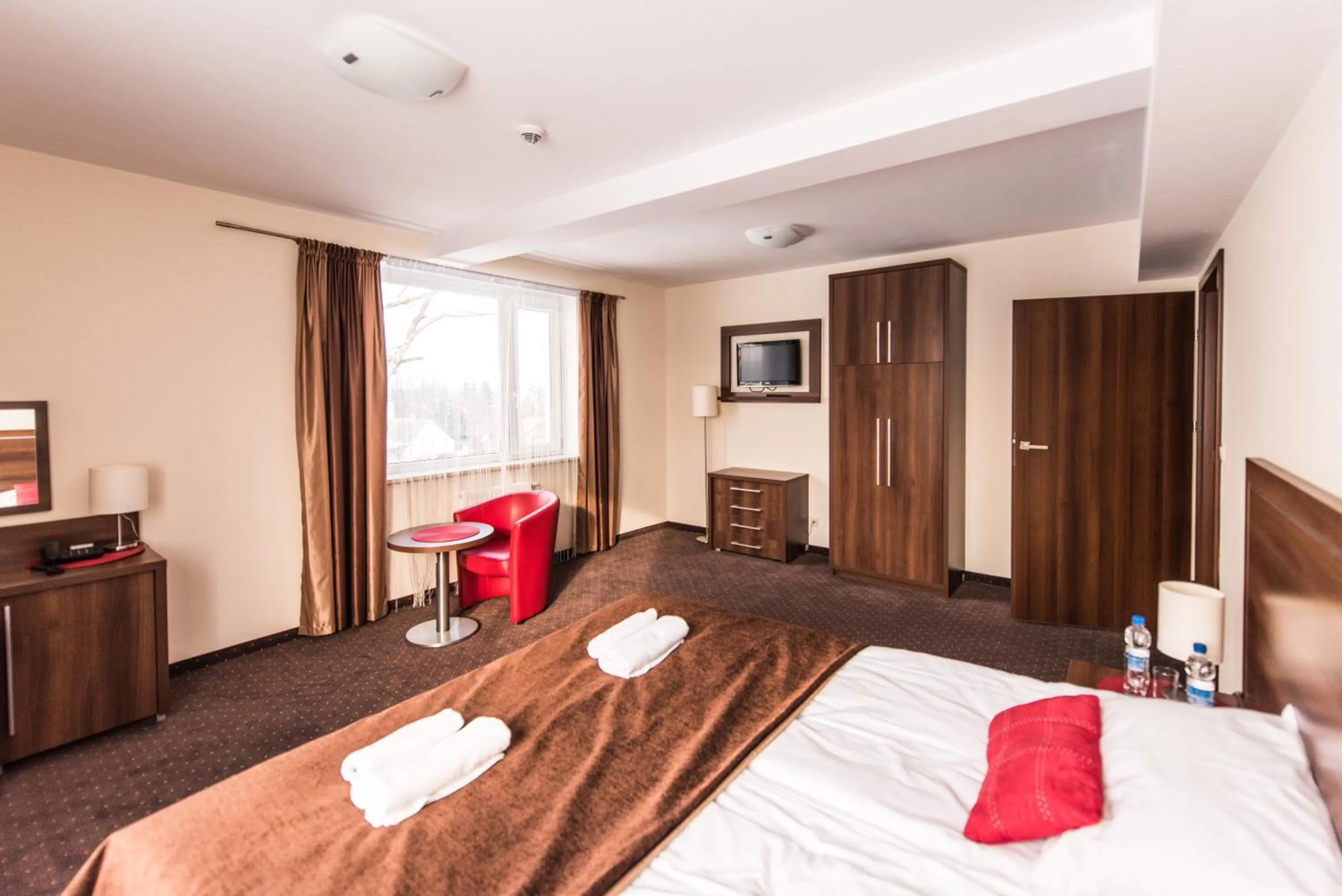 Photo of the whole room, Bed in Hotel Austeria Conference & Spa