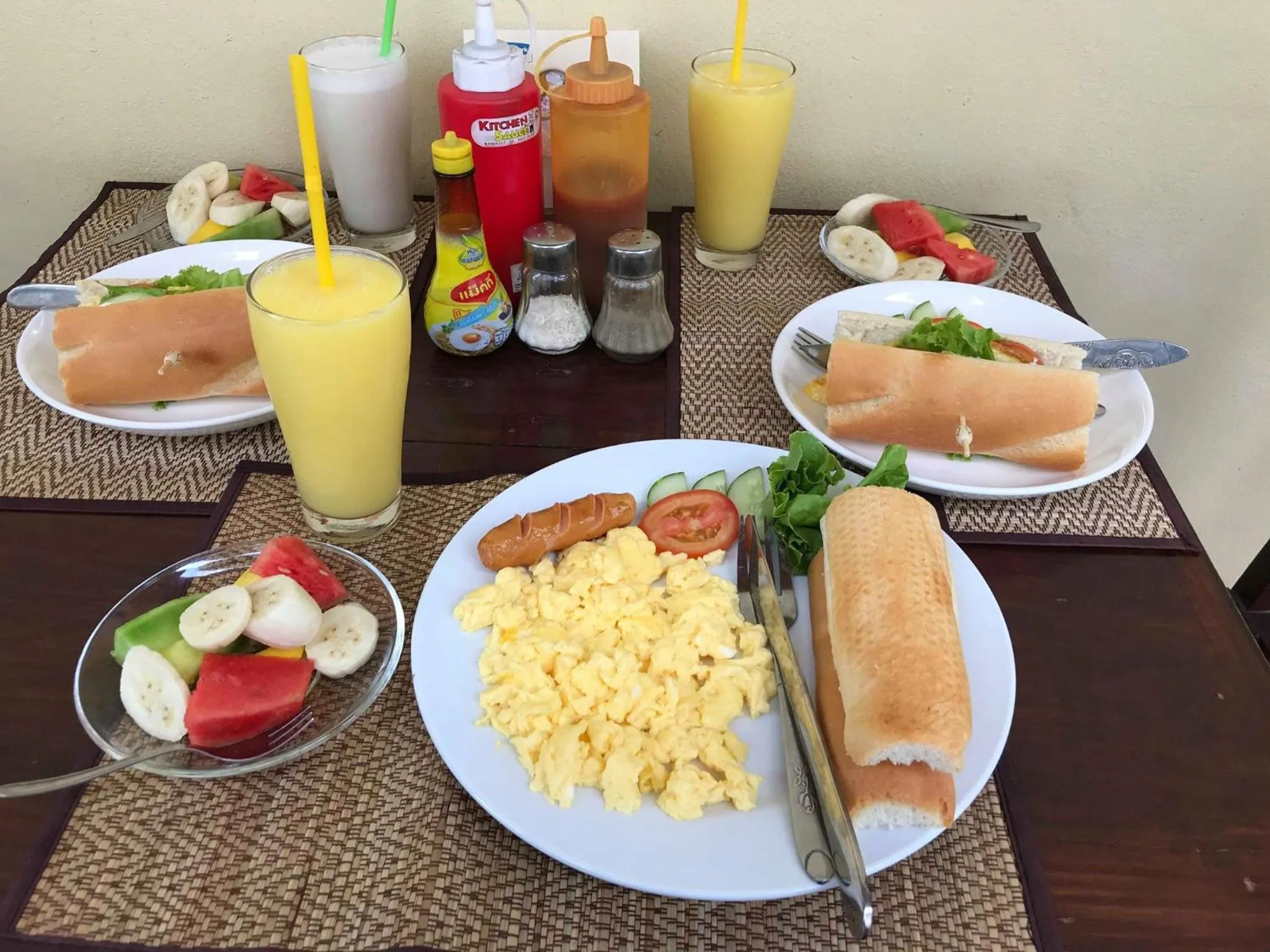 Food and drinks in Villa Rattanakon