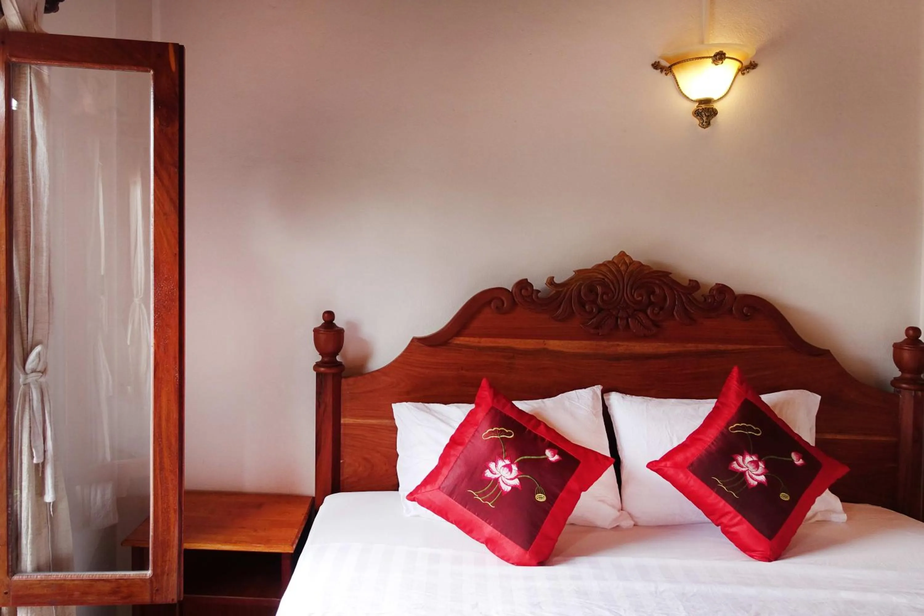 Bed in Villa Rattanakon