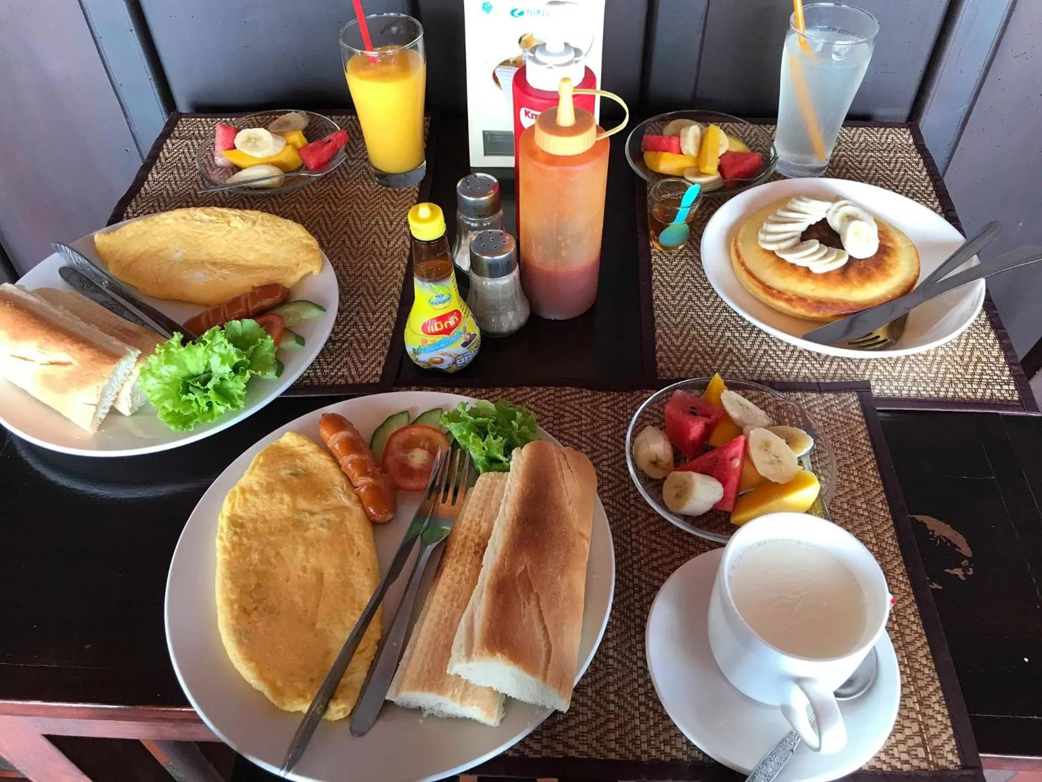 Food and drinks in Villa Rattanakon