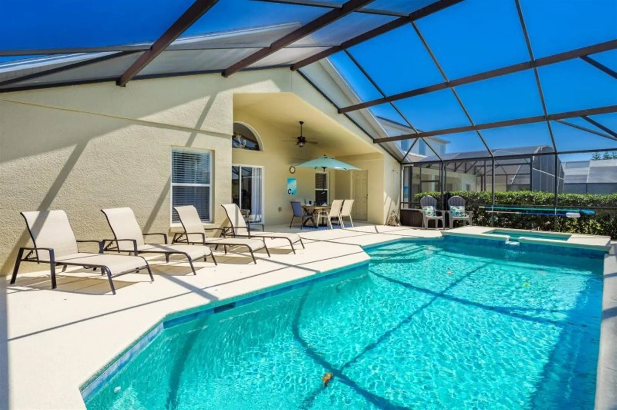 Swimming pool in Private Pool Homes