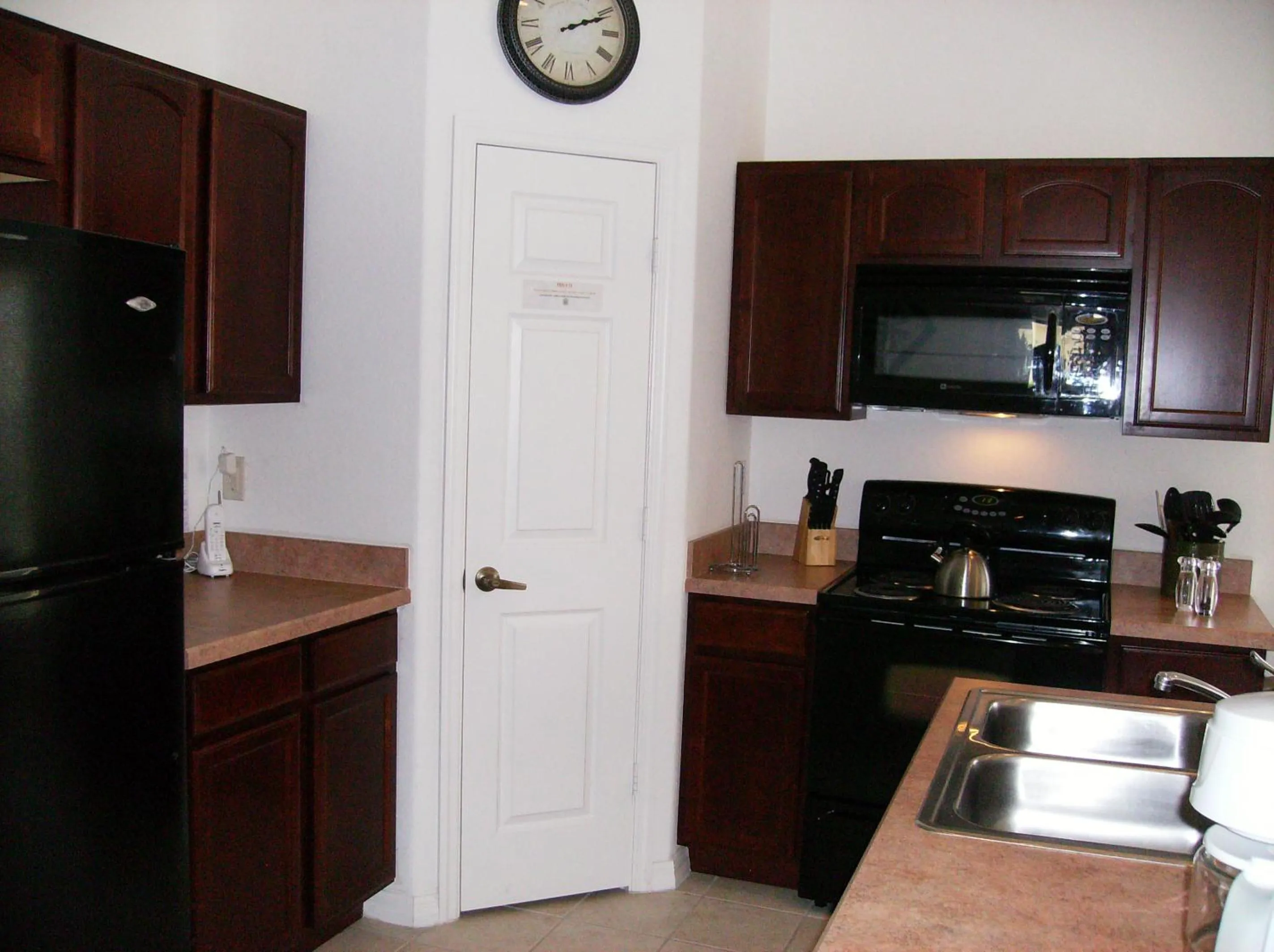 Kitchen or kitchenette in Private Pool Homes