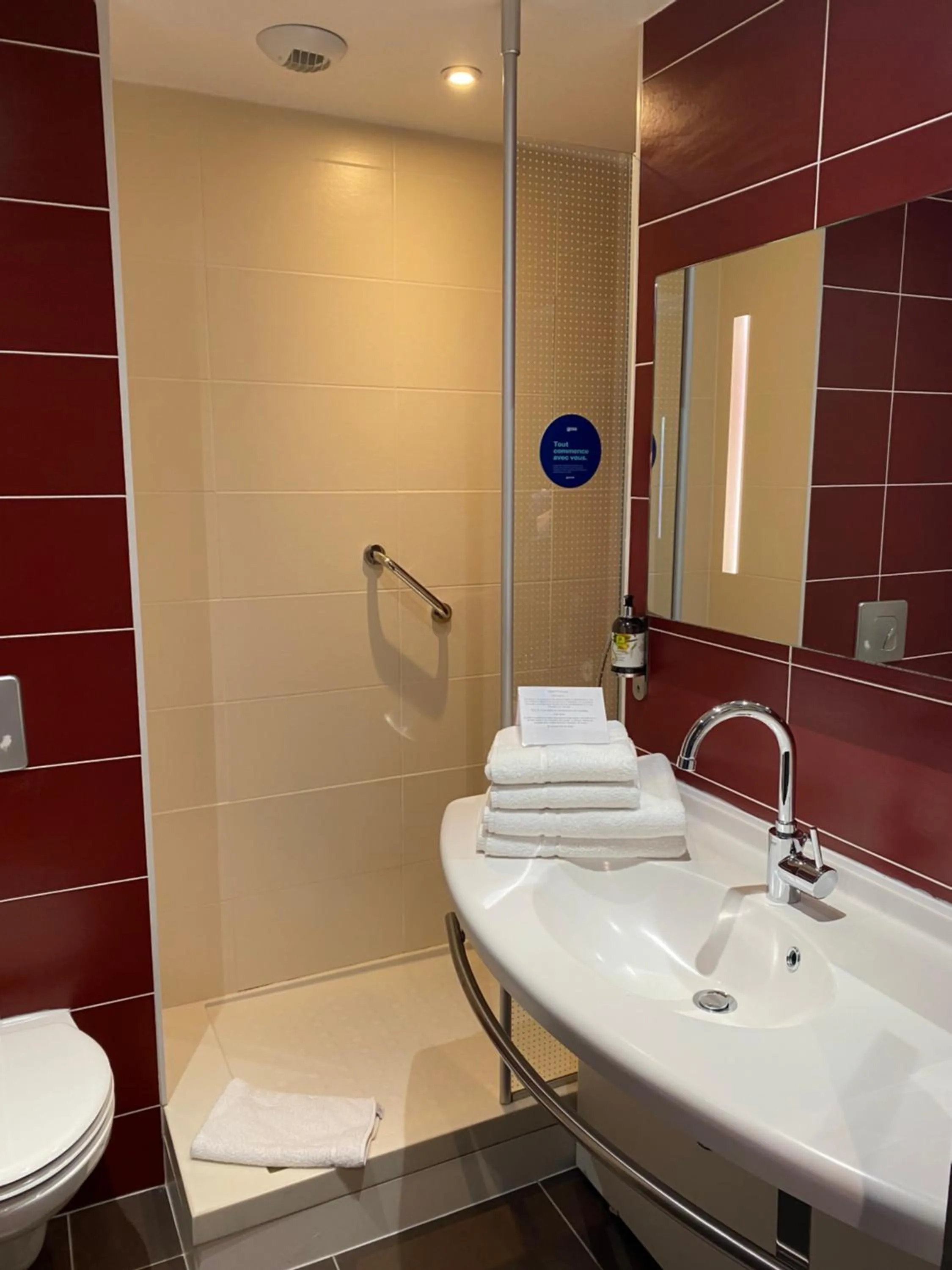 Shower in Hotel Europa