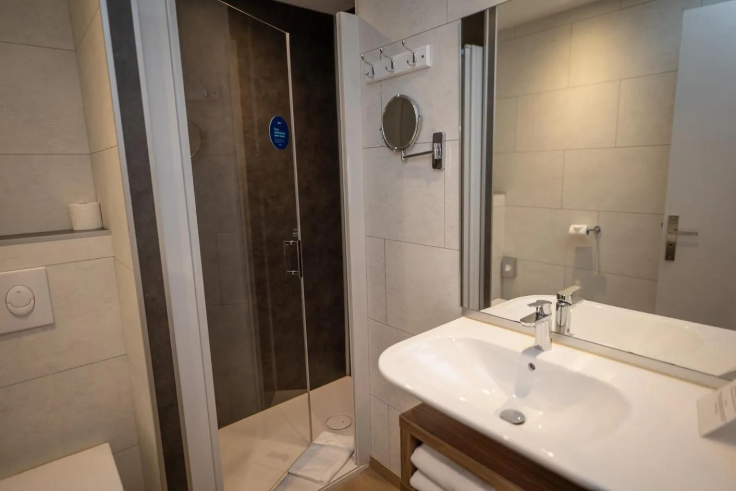 Shower in Hotel Europa