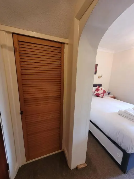 wardrobe, Bed in Cornerways Guest House