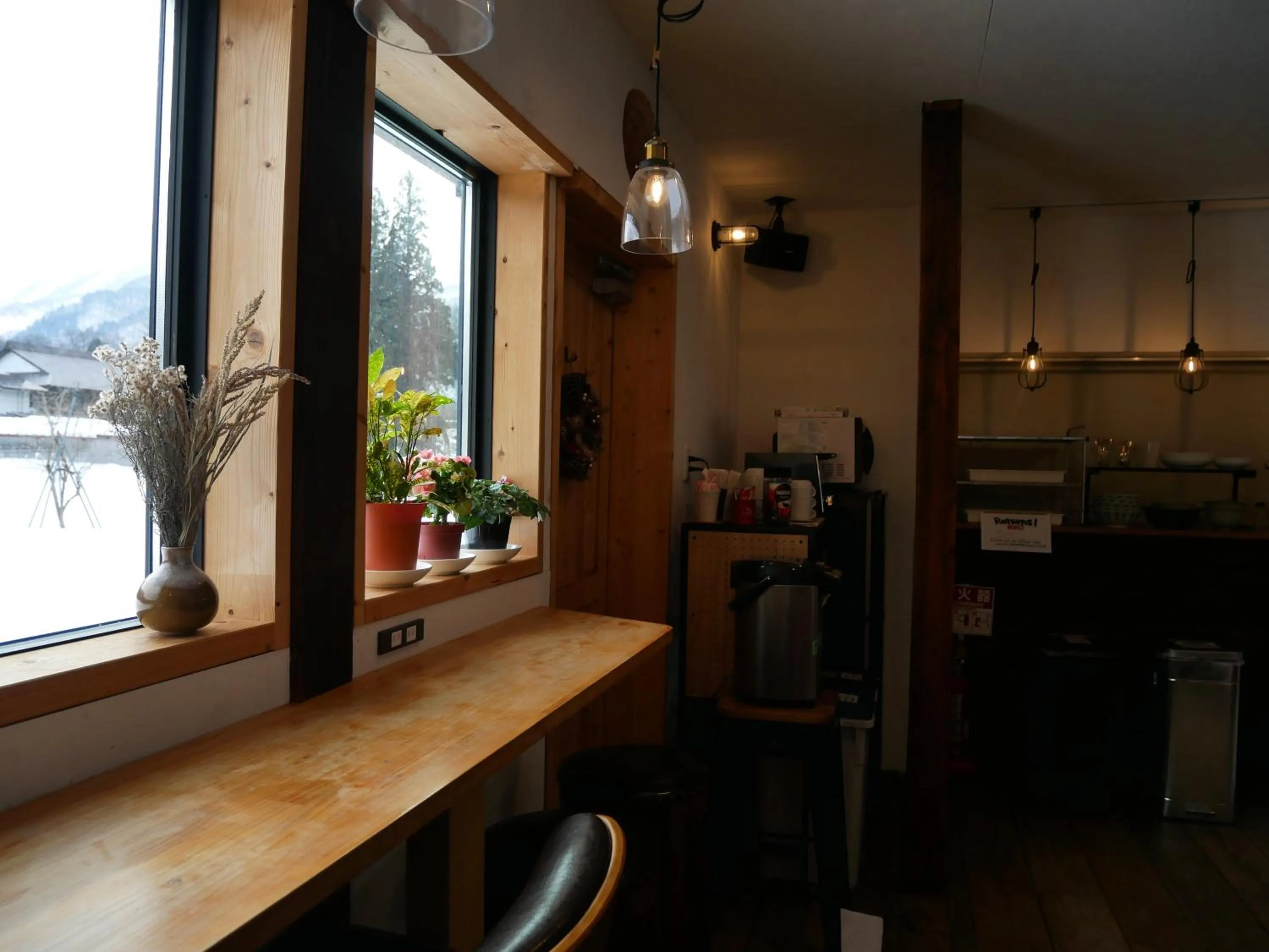 Communal lounge/ TV room in GuestHouse Shirakawa-Go INN