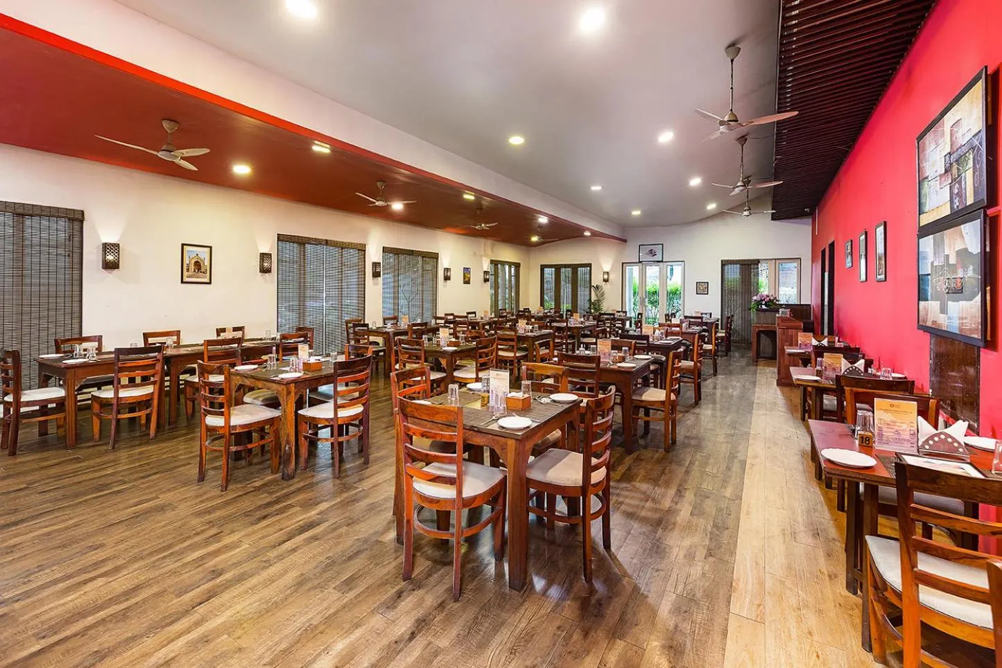 Restaurant/places to eat in Manas Lifestyle Resort Igatpuri