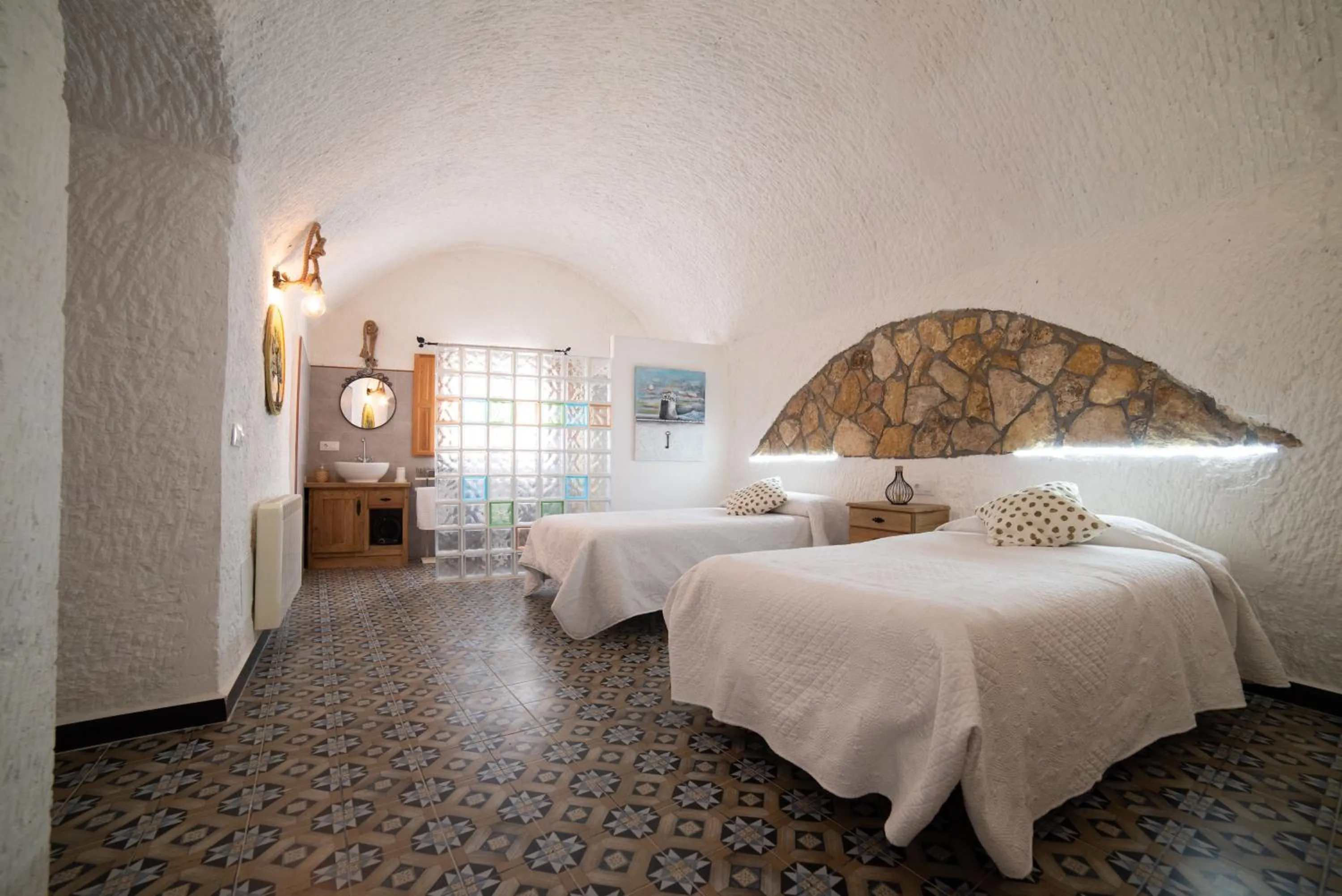 Photo of the whole room, Bed in Cuevas Cortijo Gachas