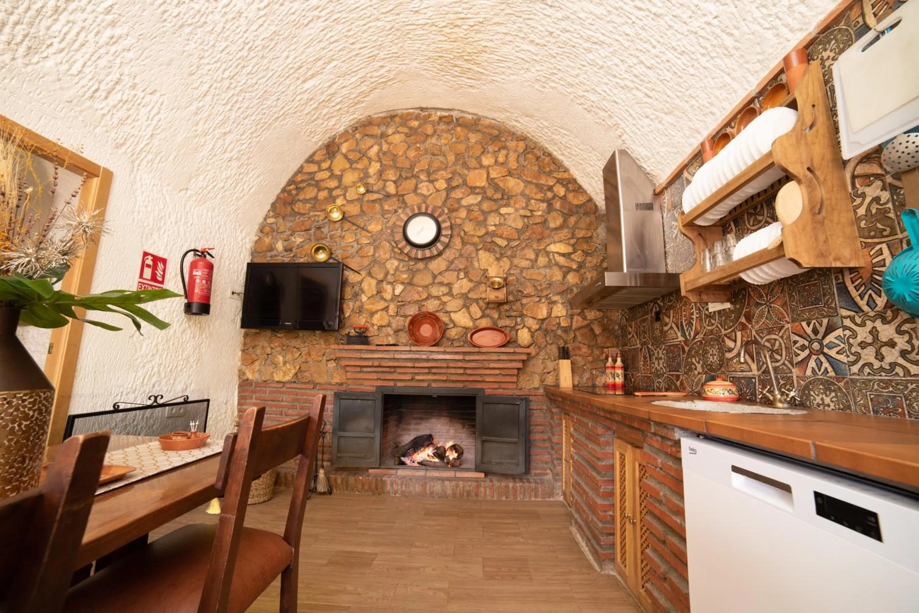 TV and multimedia in Cuevas Cortijo Gachas