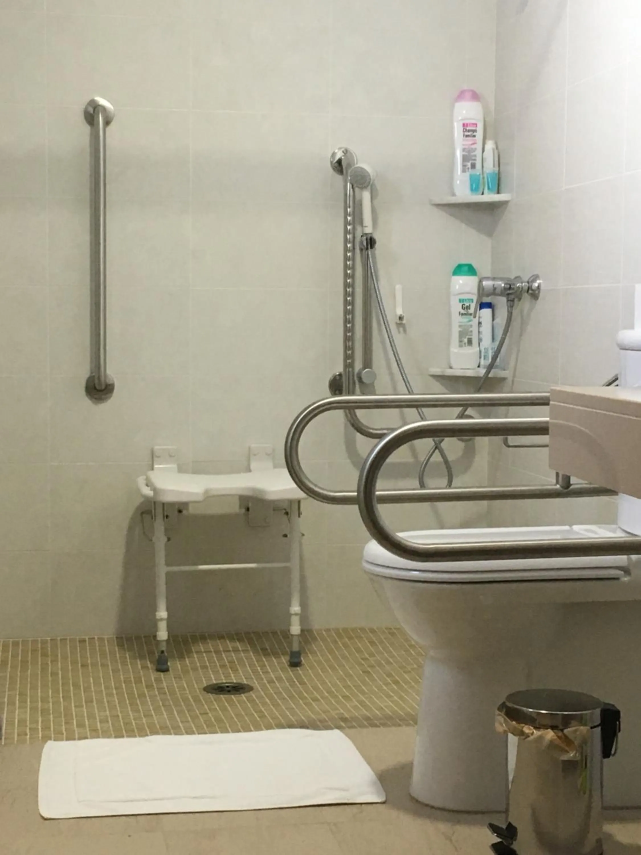 Bathroom in Hotel Albanta