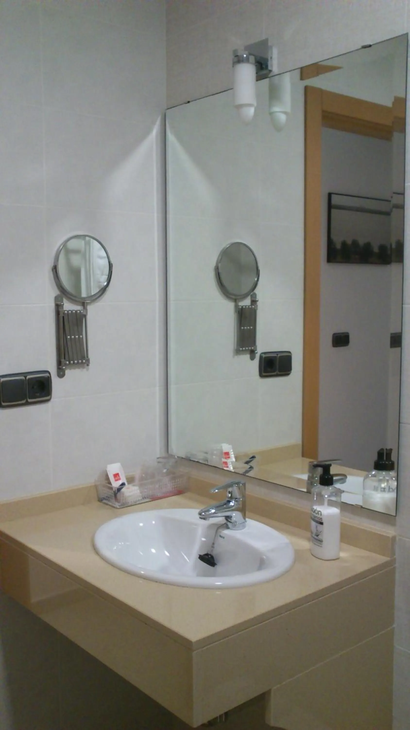 Bathroom in Hotel Albanta