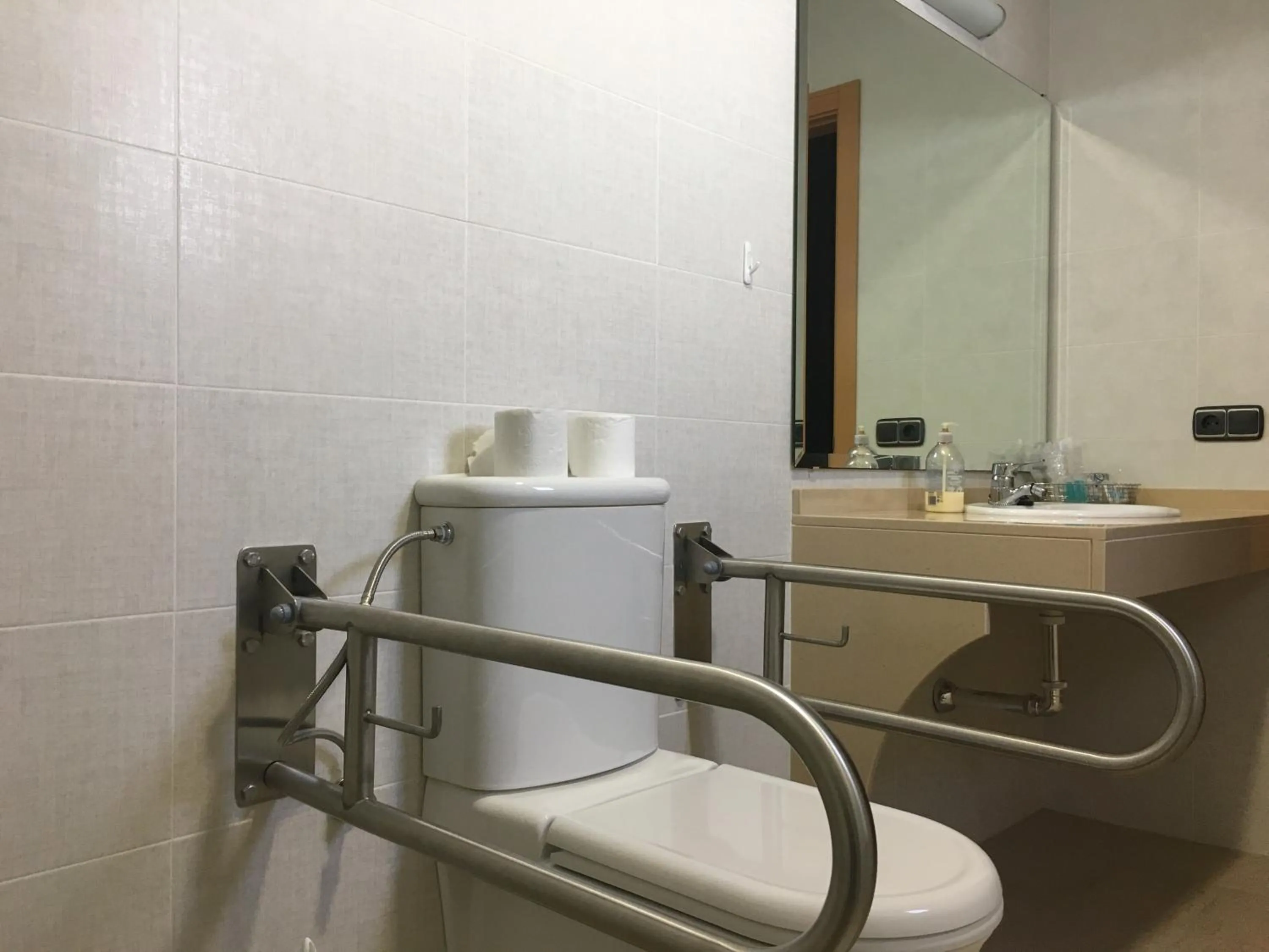 Bathroom in Hotel Albanta