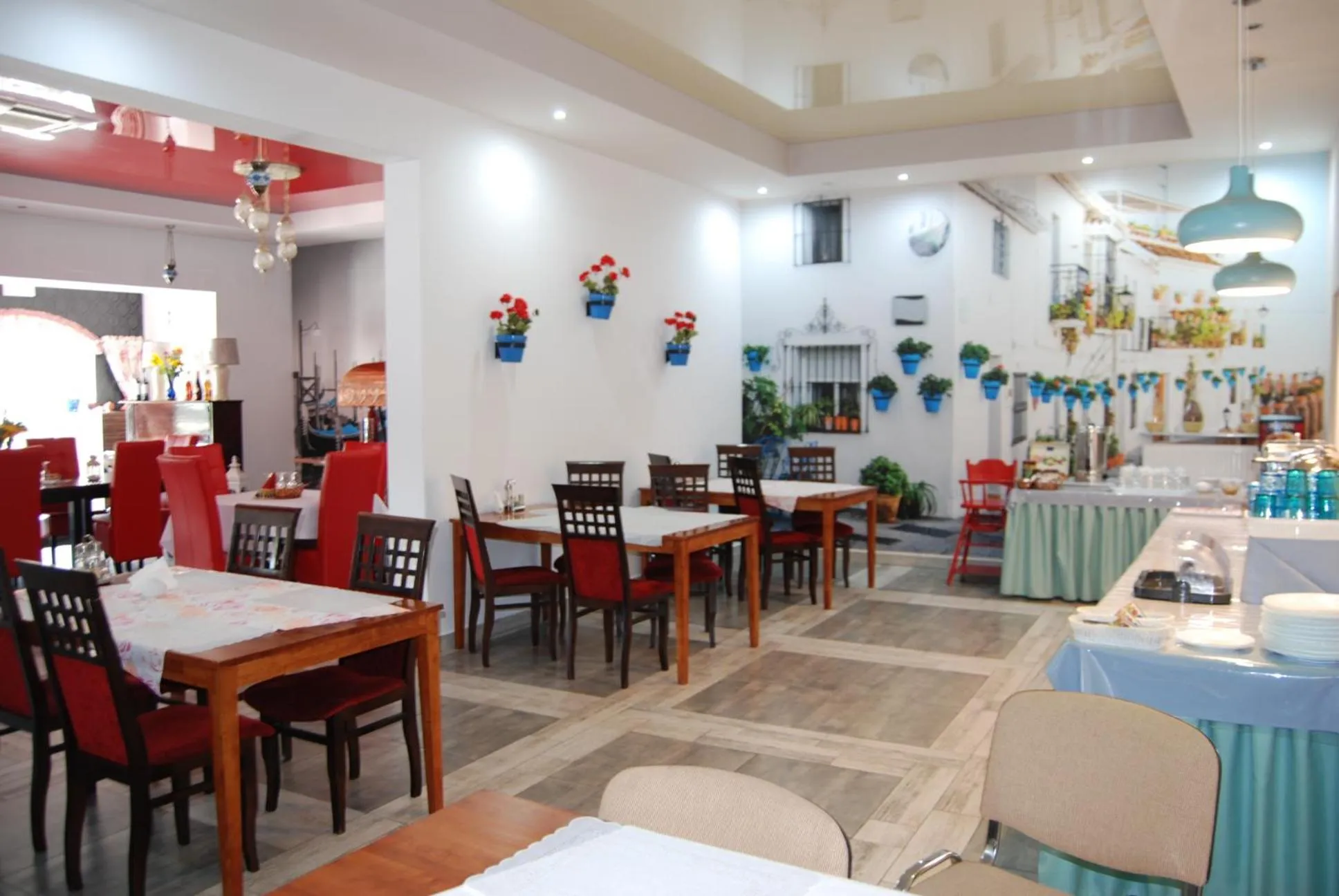 Restaurant/places to eat in Amigo Hotel