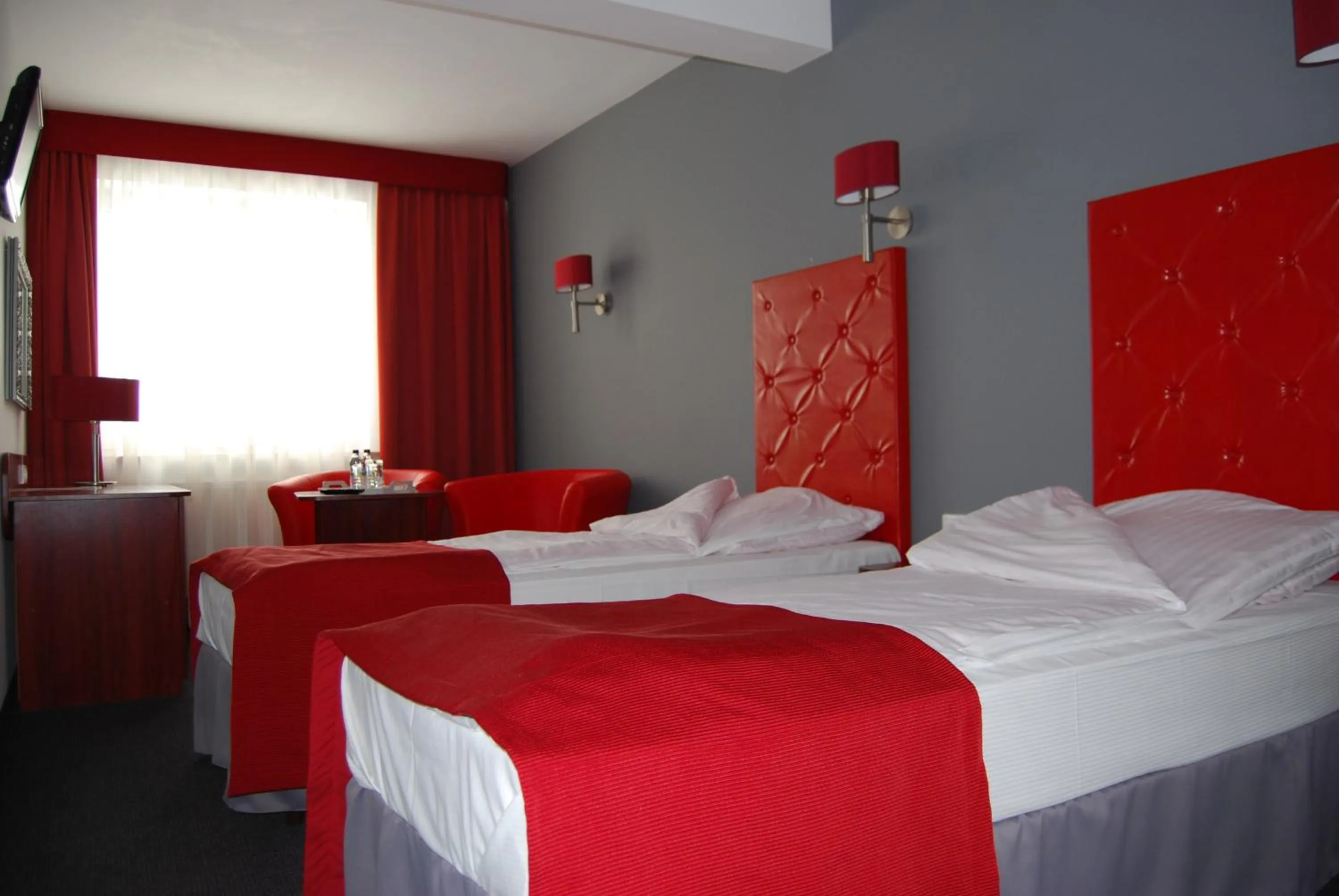 Photo of the whole room, Bed in Amigo Hotel