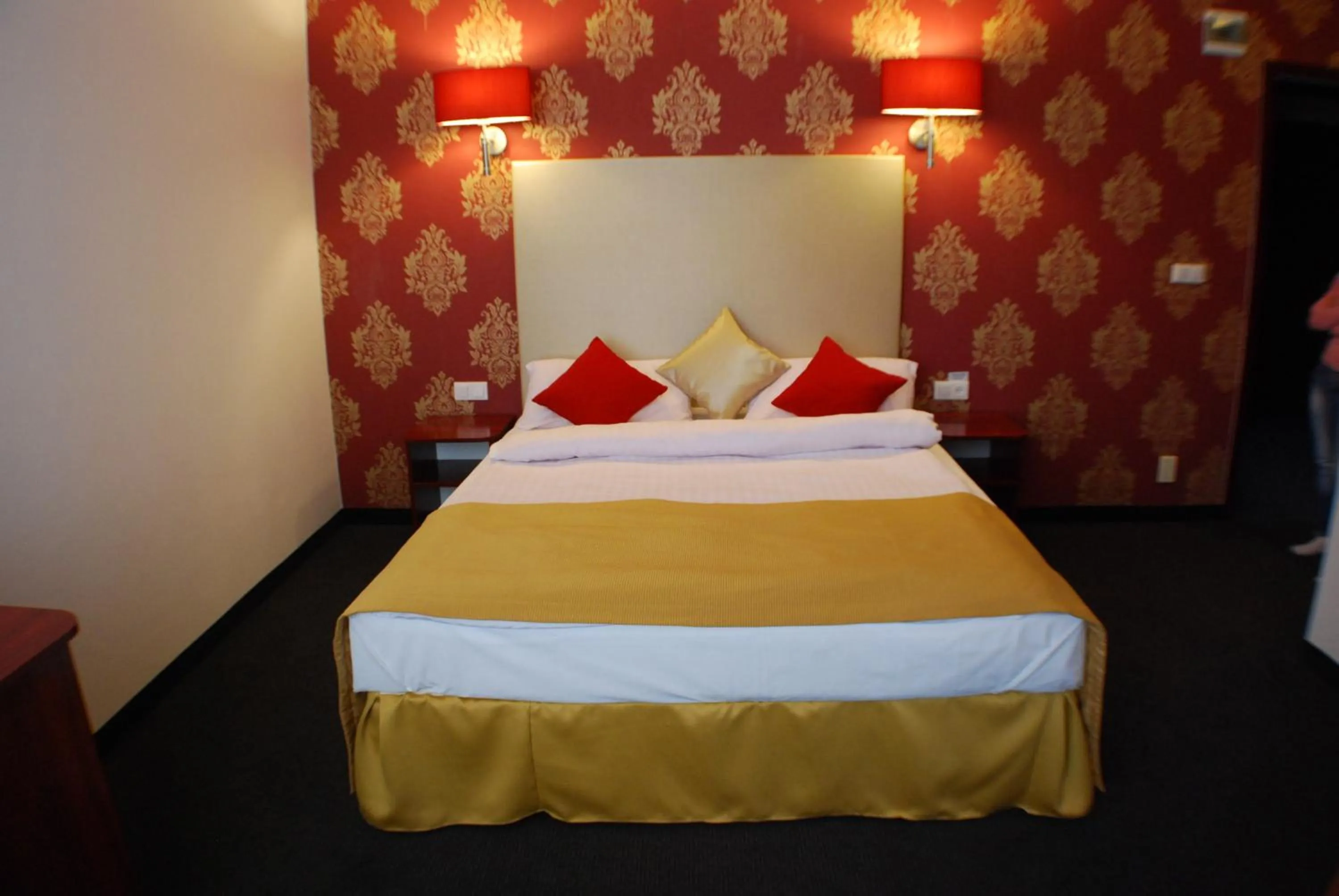 Photo of the whole room, Bed in Amigo Hotel