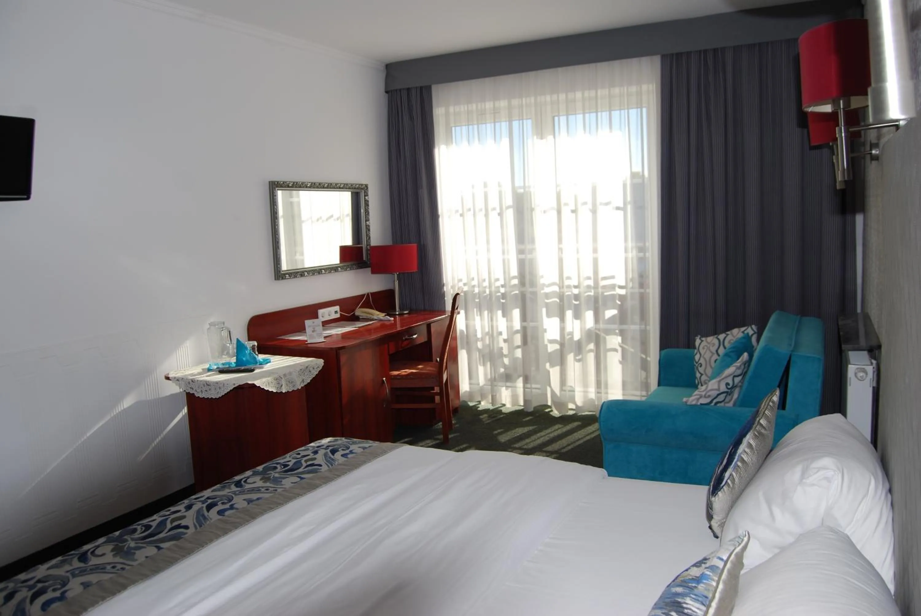 Photo of the whole room, Bed in Amigo Hotel