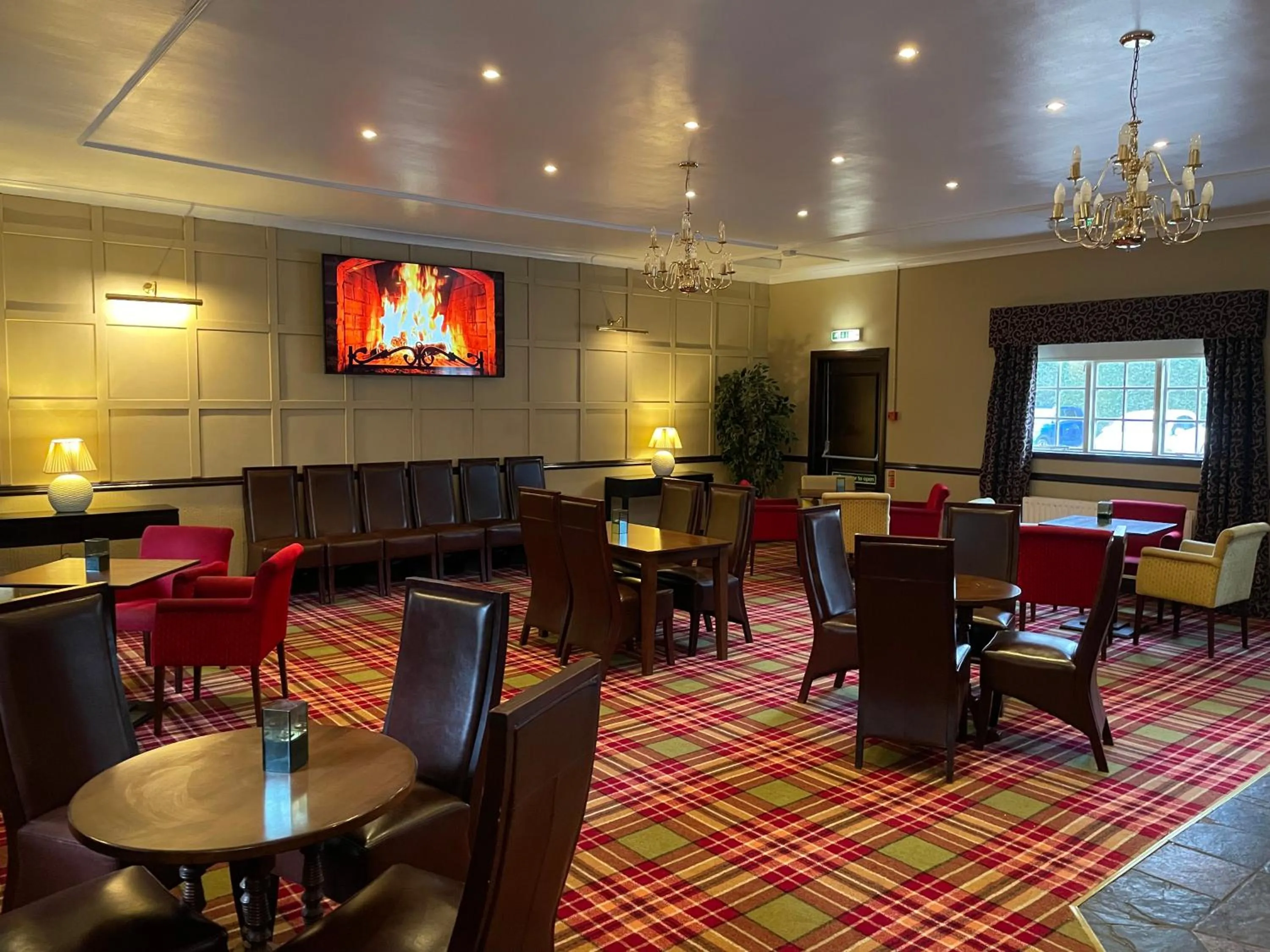 Communal lounge/ TV room in Glazert Country House Hotel