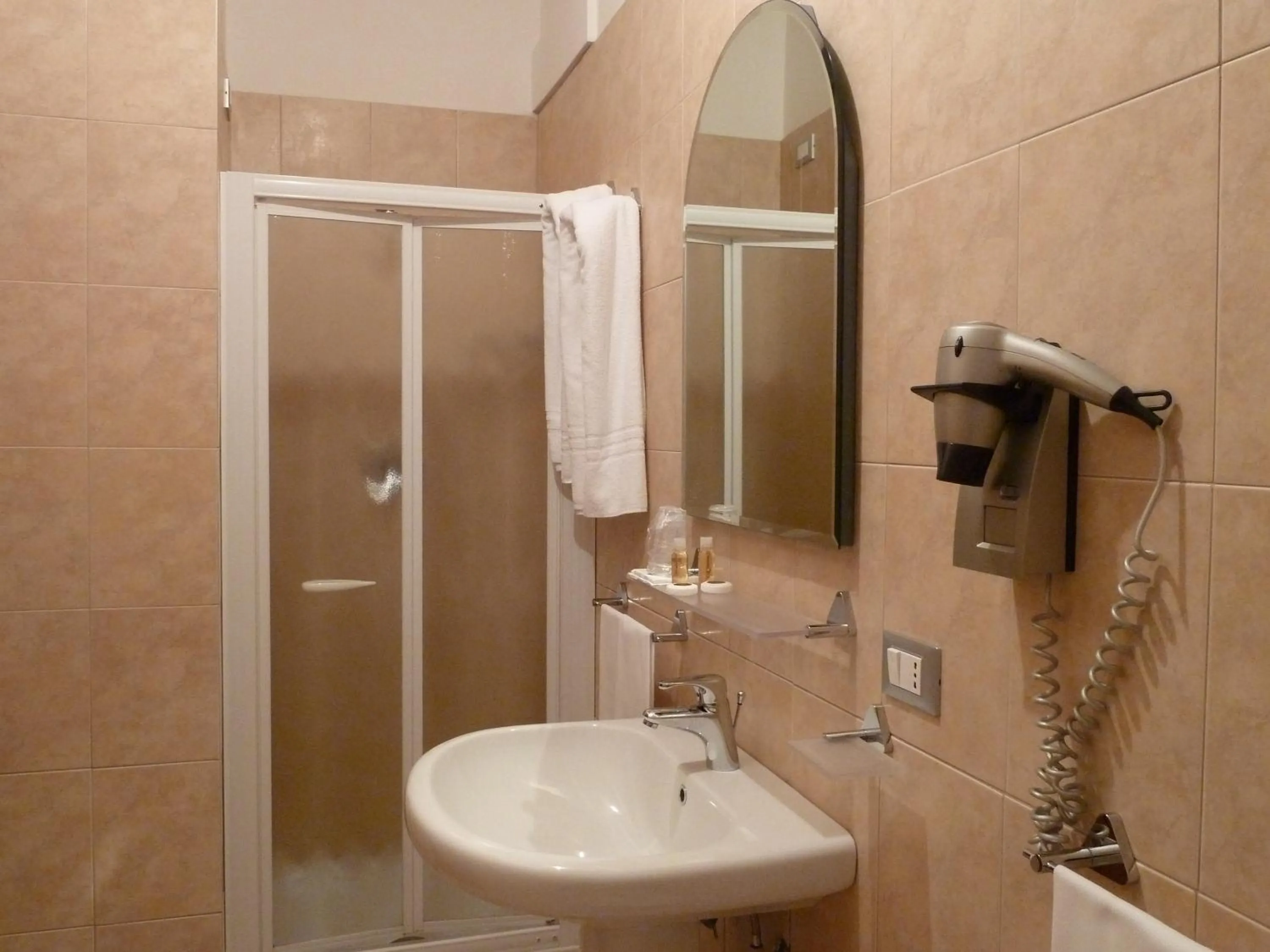 Bathroom in Hotel Meridiano