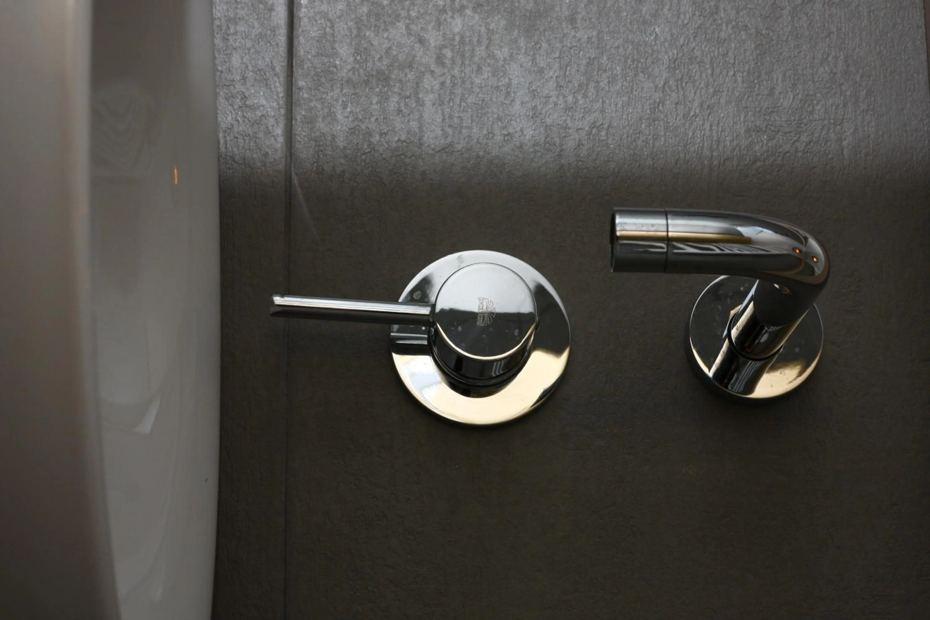 Shower in Kazas Luxury