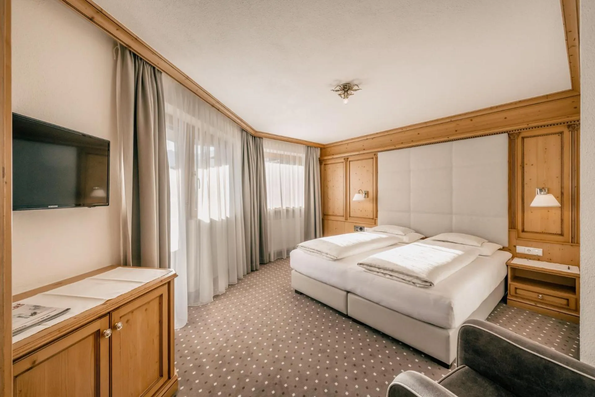 Bed in Gourmet & Wine Hotel Austria - 4 Sterne superior - Ski In Ski Out