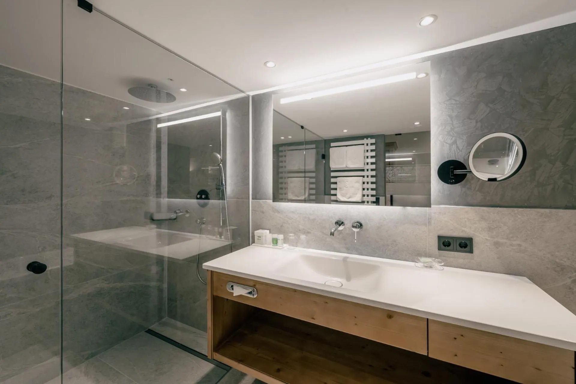 Gourmet & Wine Hotel Austria - 4 Sterne superior - Ski In Ski Out