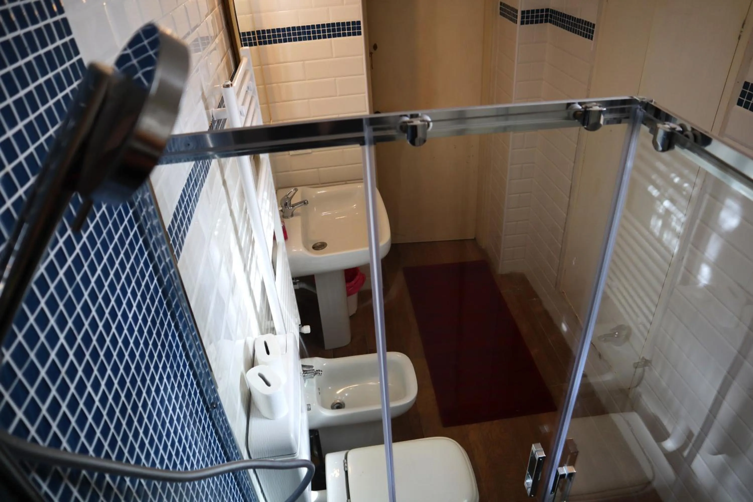 Shower in Venice Rainbow Apartment San Marco