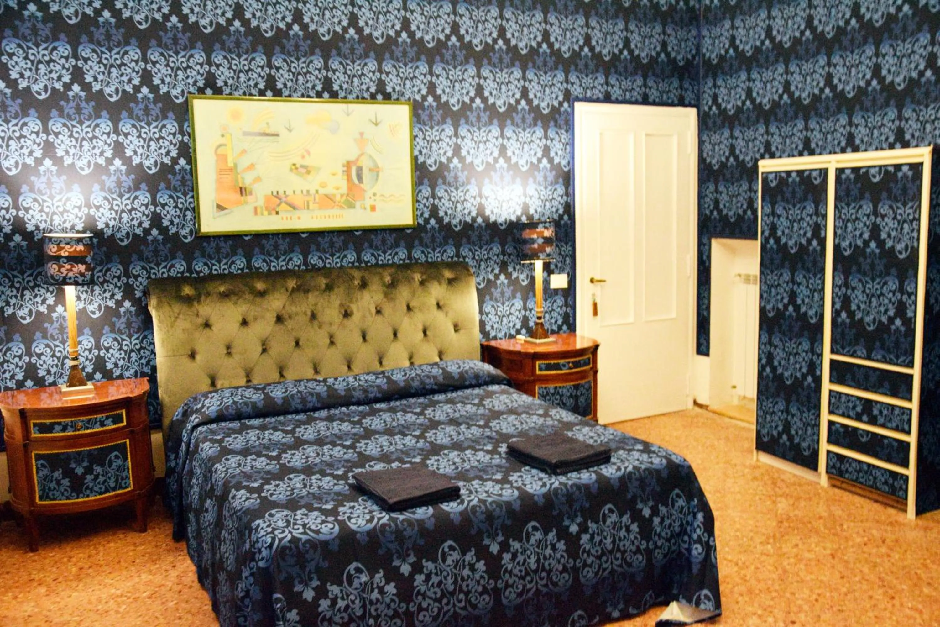 Bed in Venice Rainbow Apartment San Marco