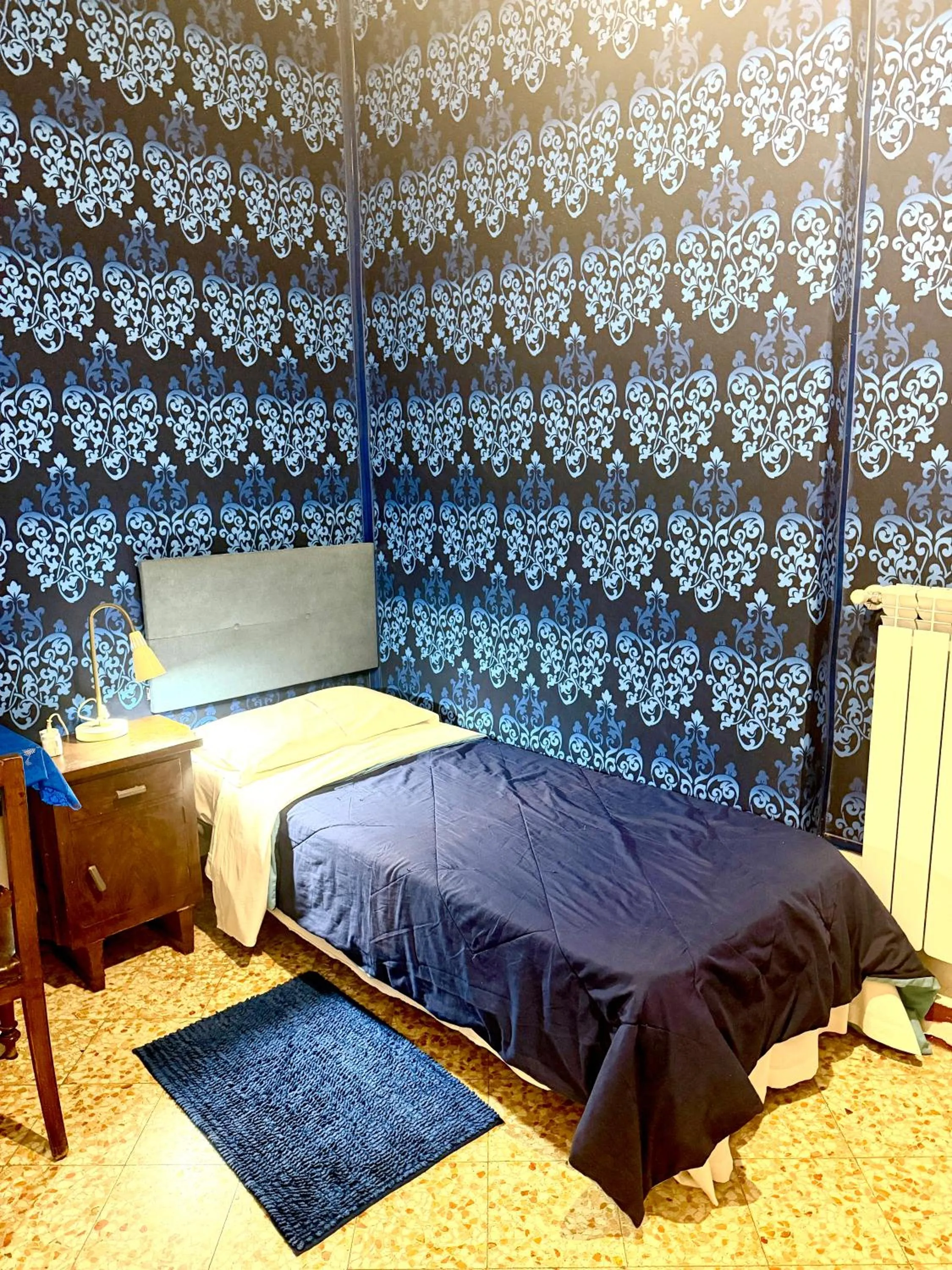 Bedroom, Bed in Venice Rainbow Apartment San Marco