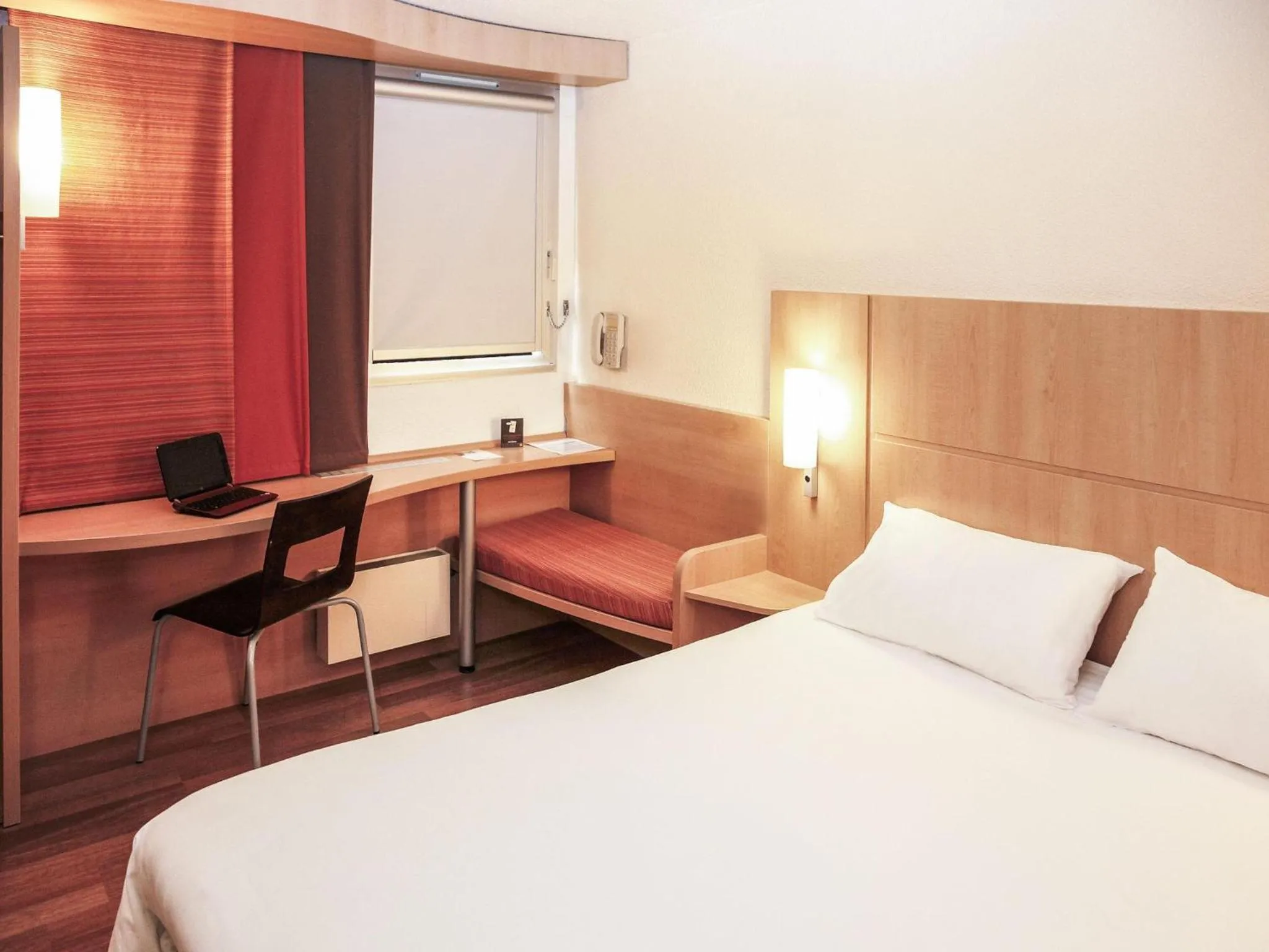 Bedroom, Bed in ibis les Etangs des Moines