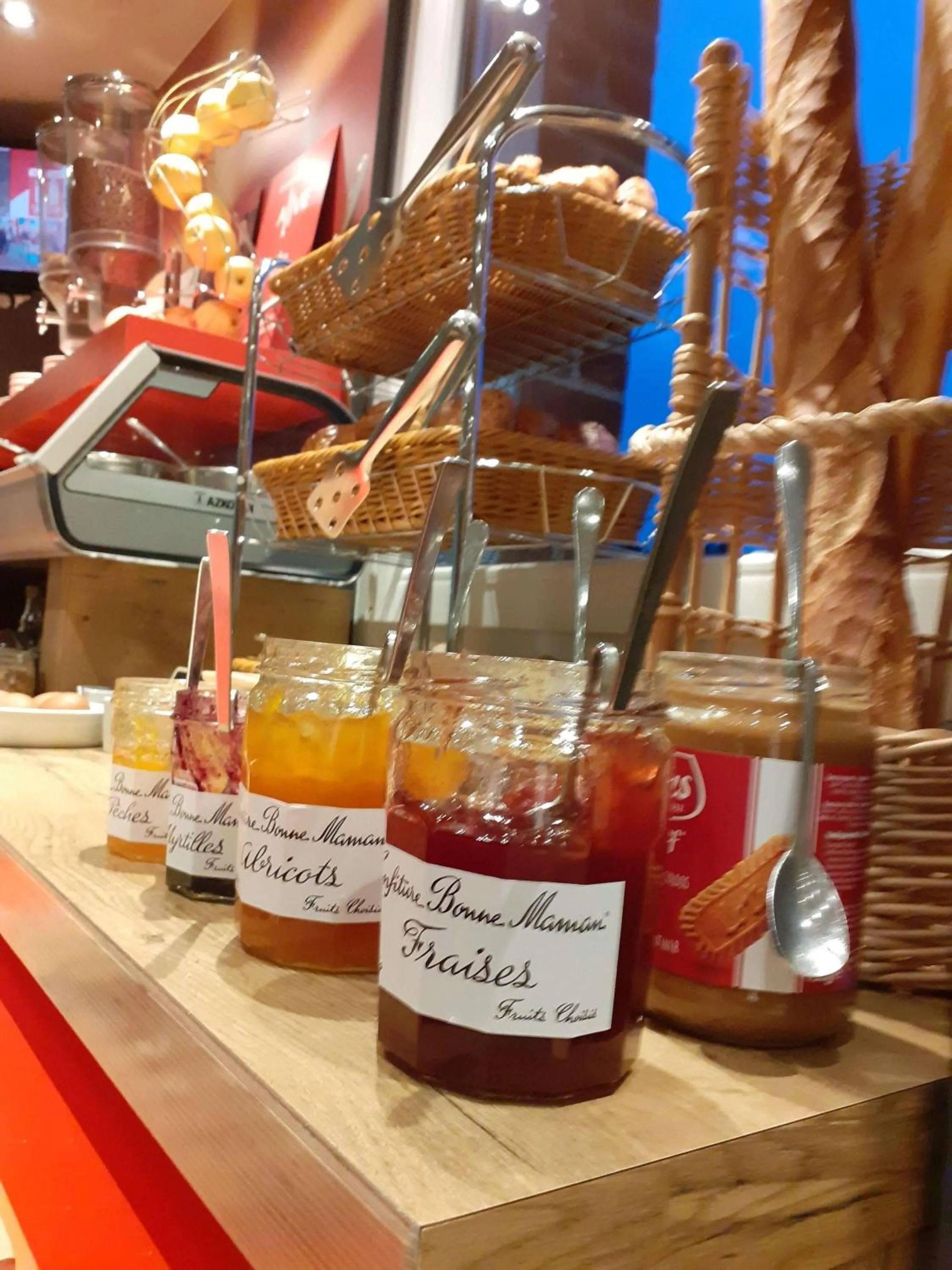 Breakfast in ibis les Etangs des Moines