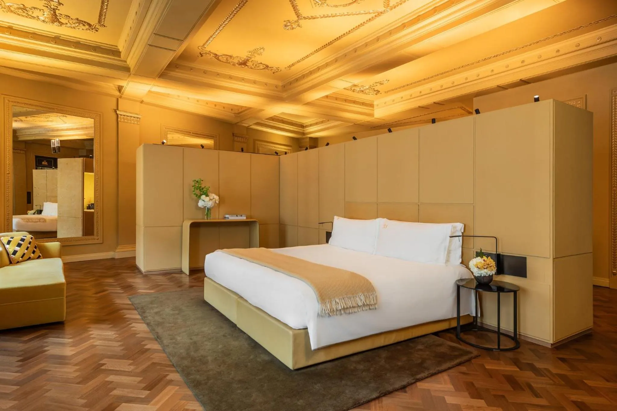 Coffee/tea facilities, Bed in Hotel Cafe Royal