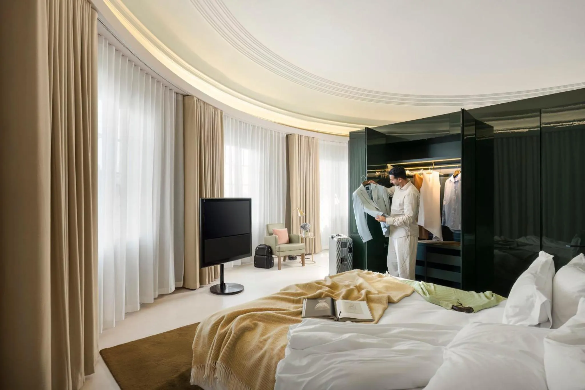 Bedroom, Bed in Hotel Cafe Royal