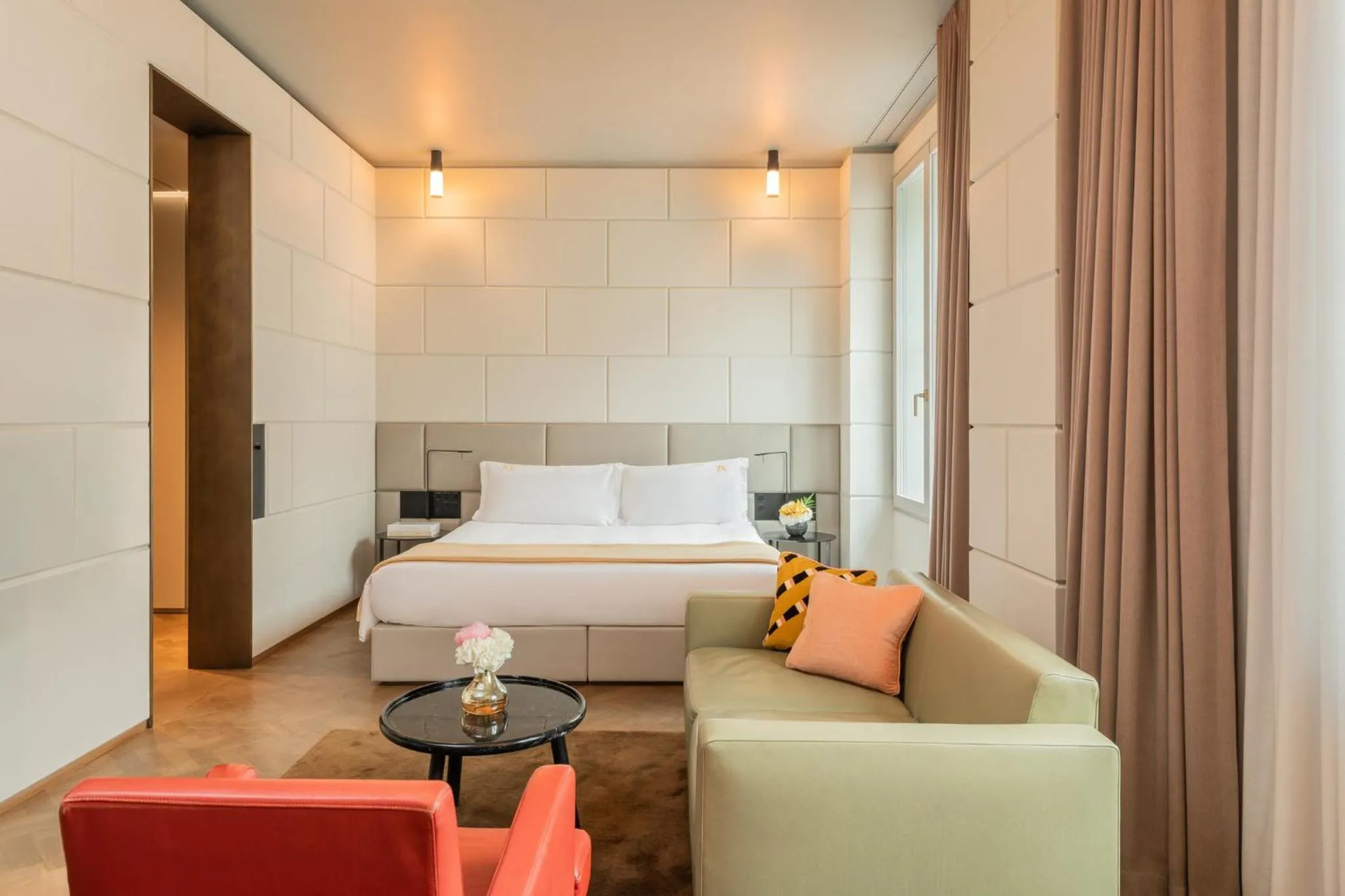 Coffee/tea facilities, Bed in Hotel Cafe Royal