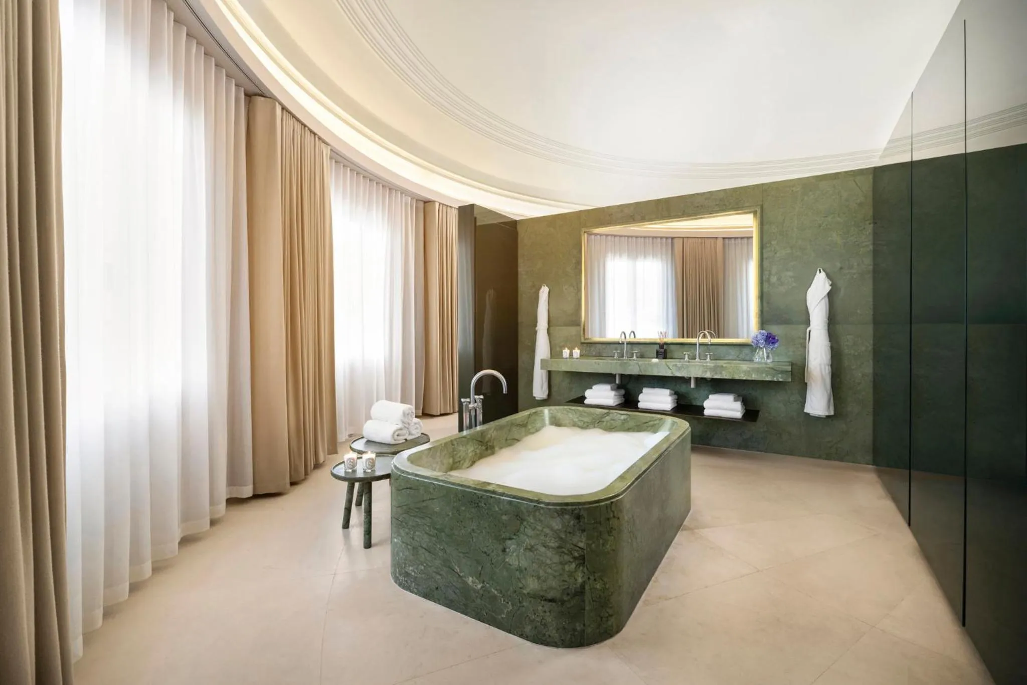 Bedroom in Hotel Cafe Royal