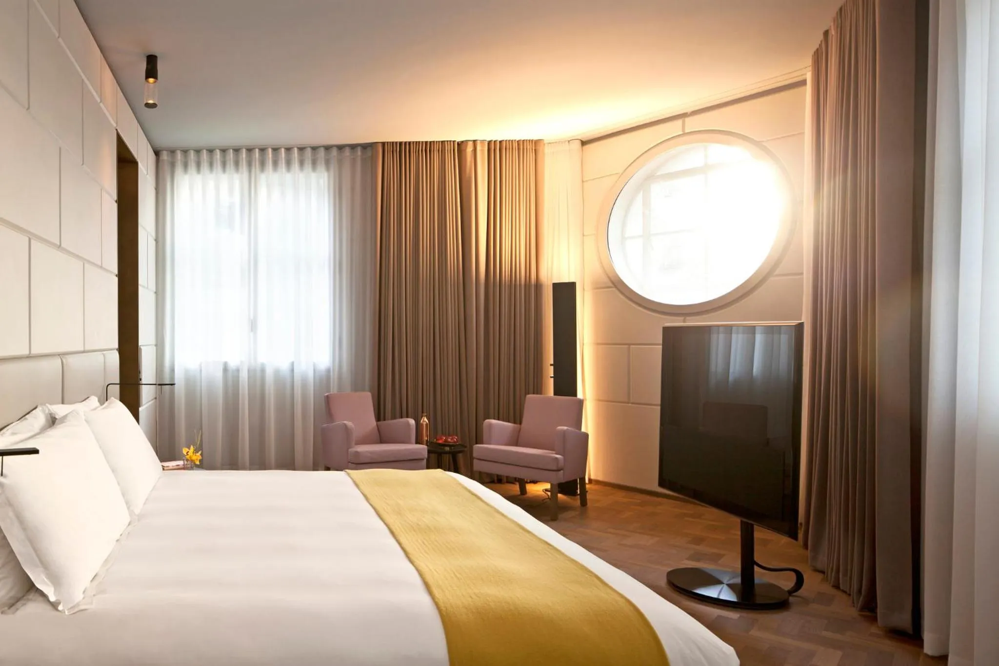 Bedroom, Bed in Hotel Cafe Royal