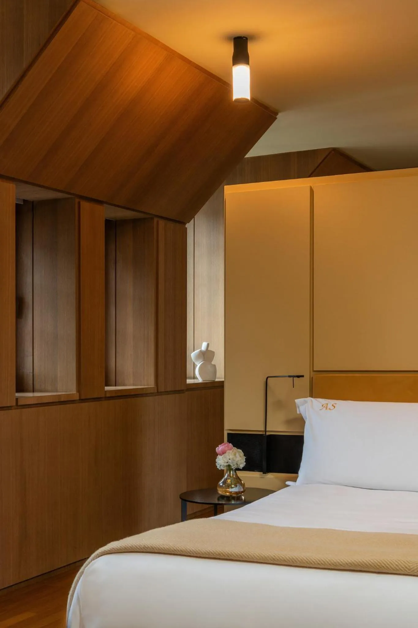 Coffee/tea facilities, Bed in Hotel Cafe Royal