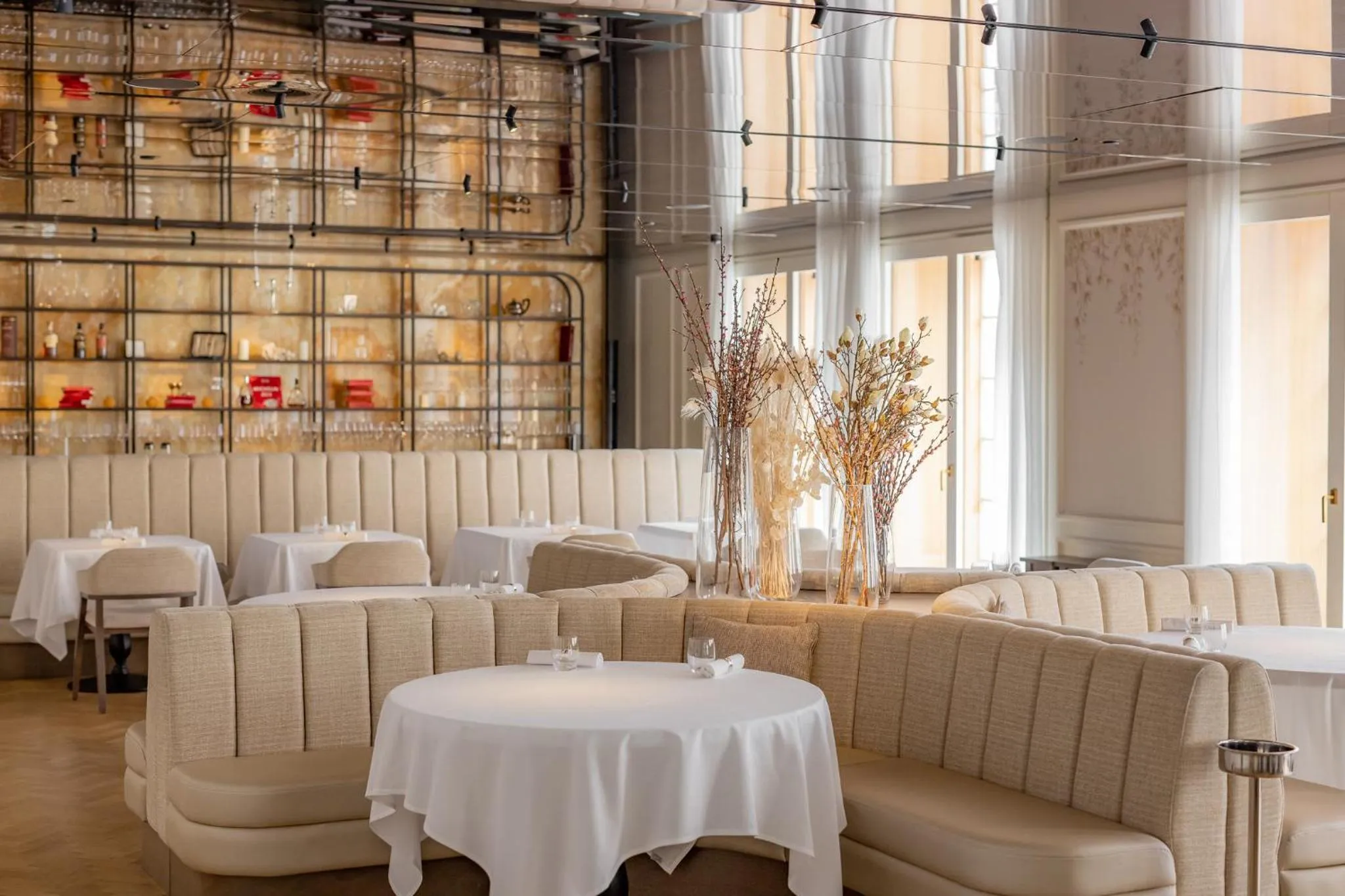 Restaurant/places to eat in Hotel Cafe Royal