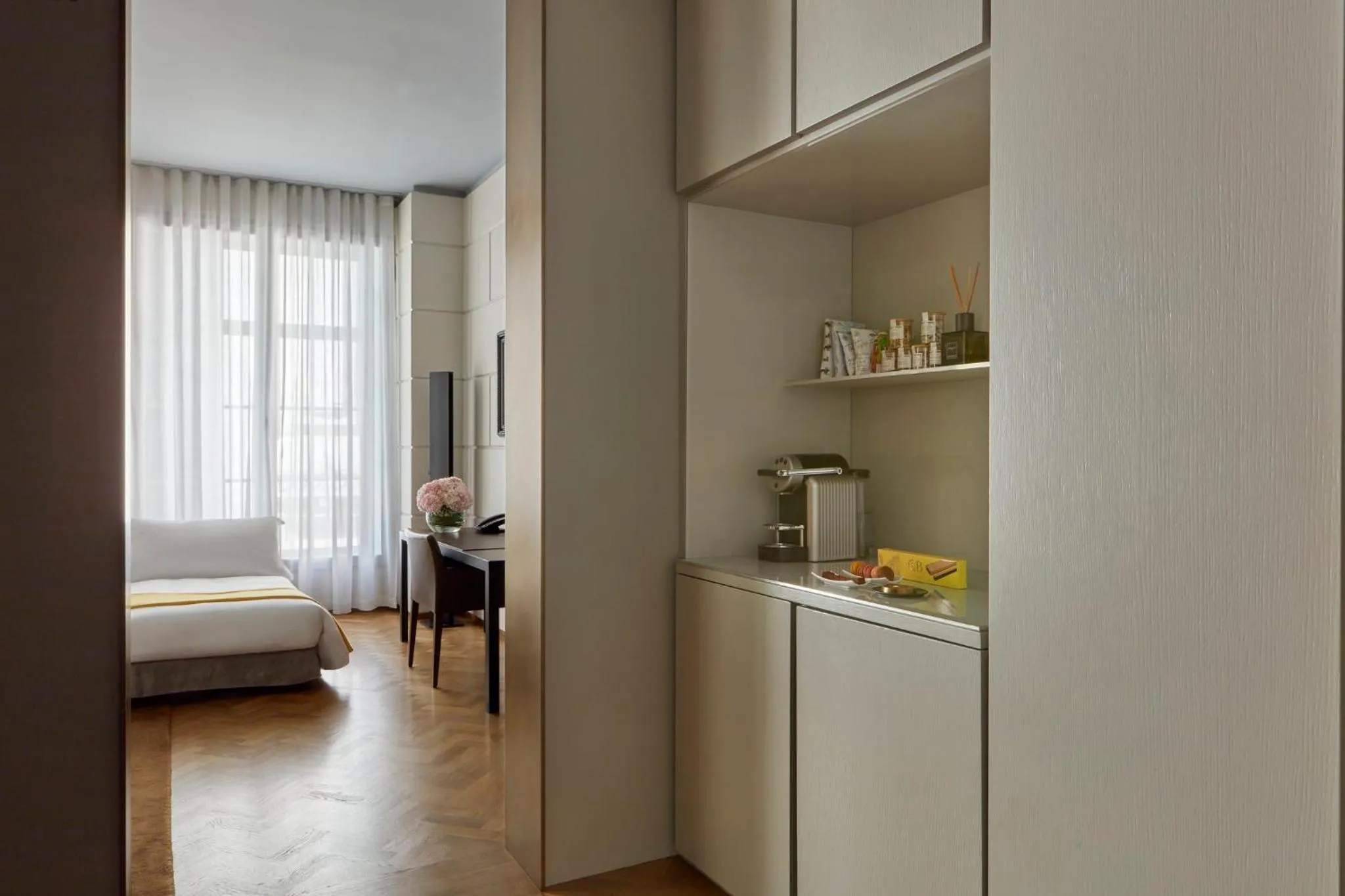 Bedroom, Bed in Hotel Cafe Royal