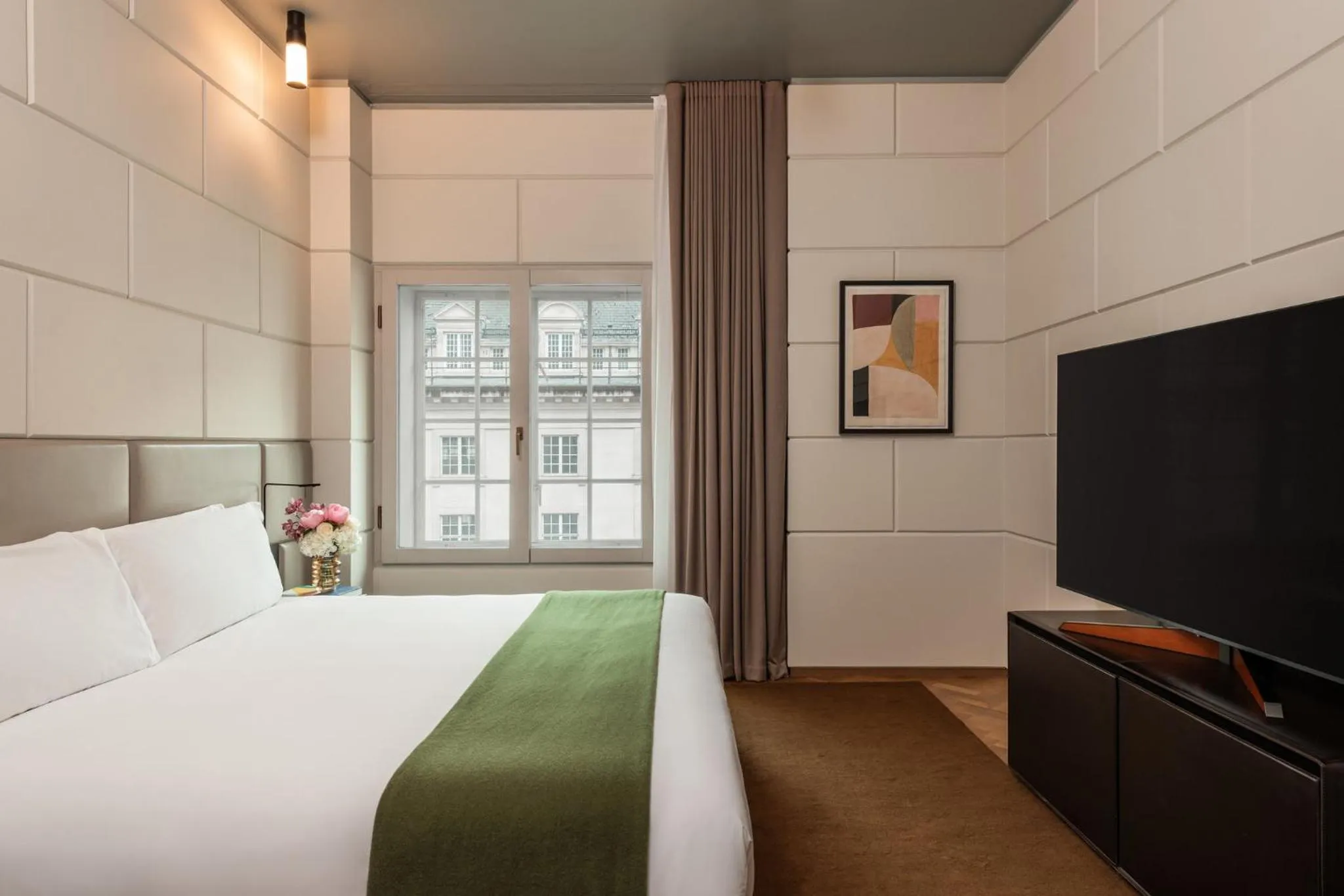 Bedroom, Bed in Hotel Cafe Royal