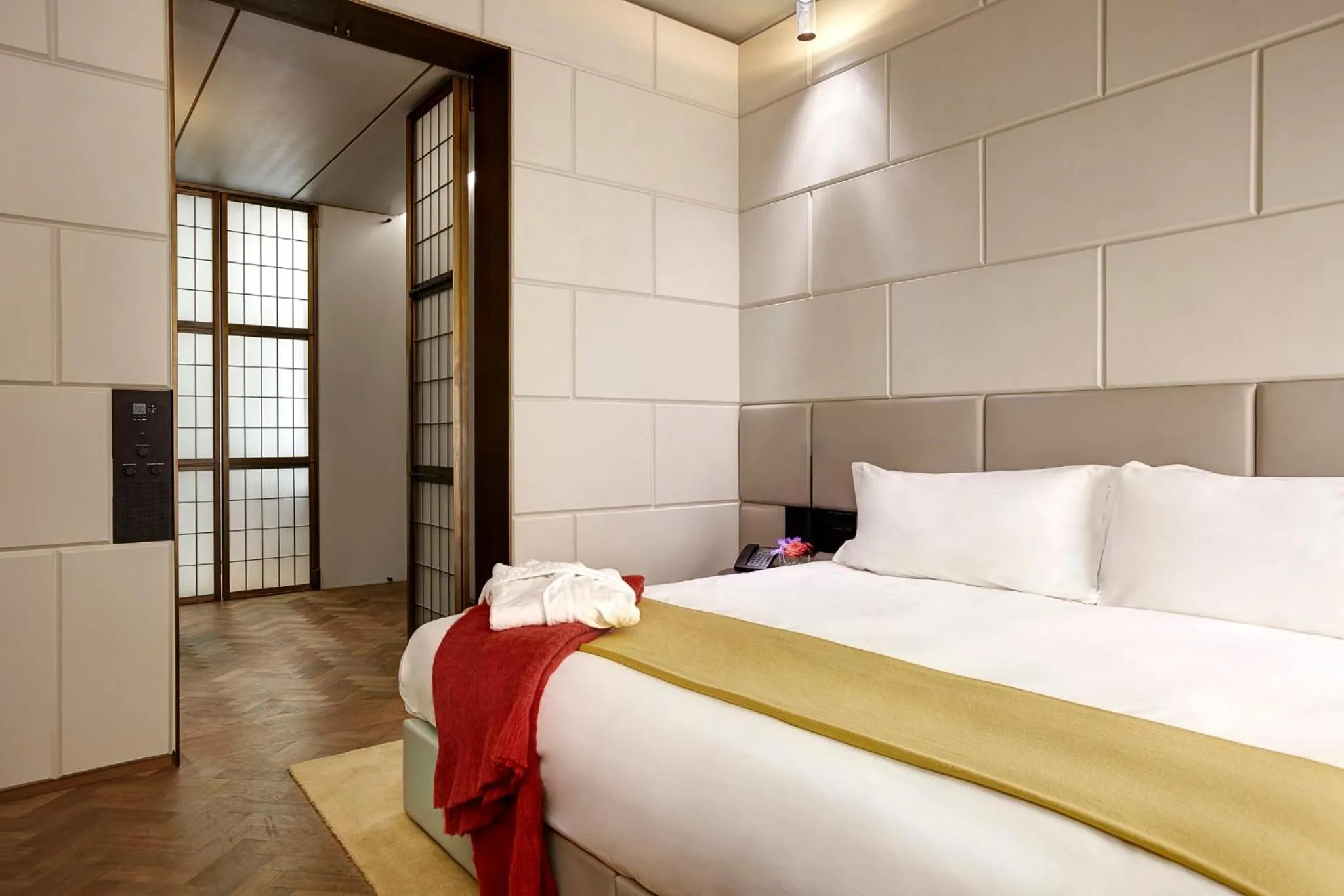 Bedroom, Bed in Hotel Cafe Royal