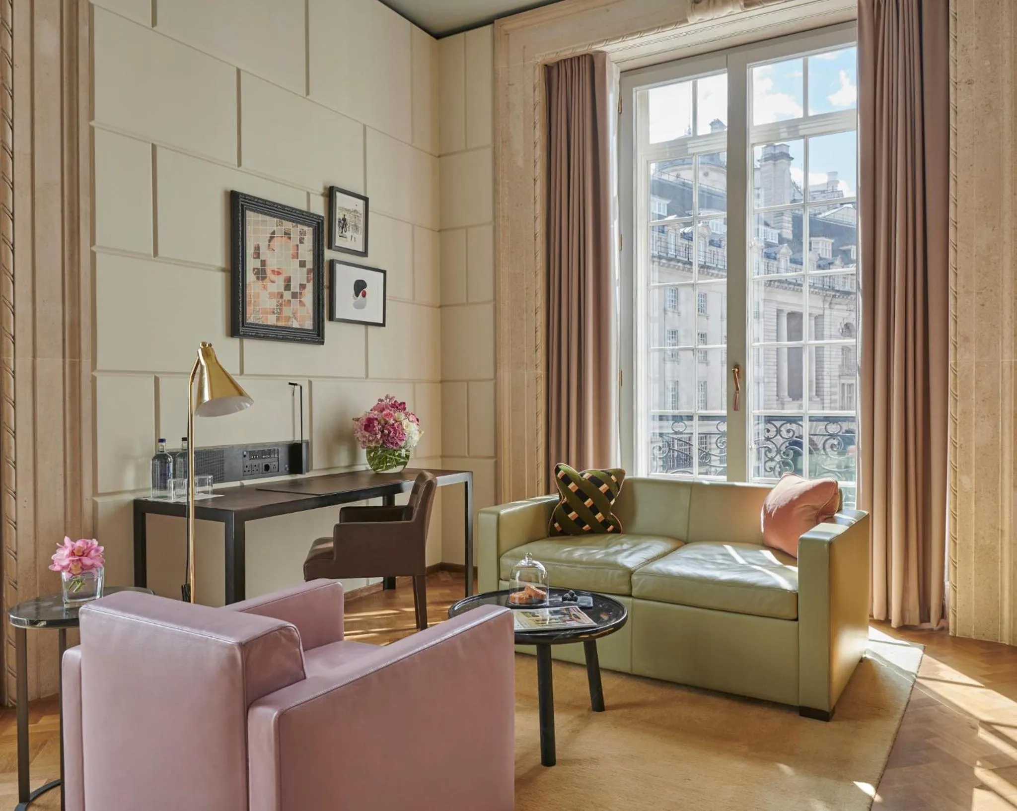 Bedroom in Hotel Cafe Royal