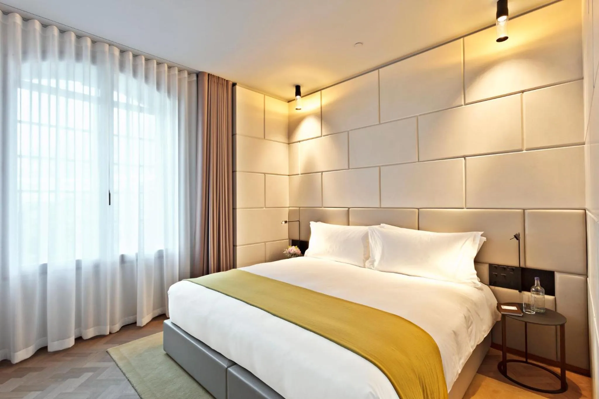 Bedroom, Bed in Hotel Cafe Royal